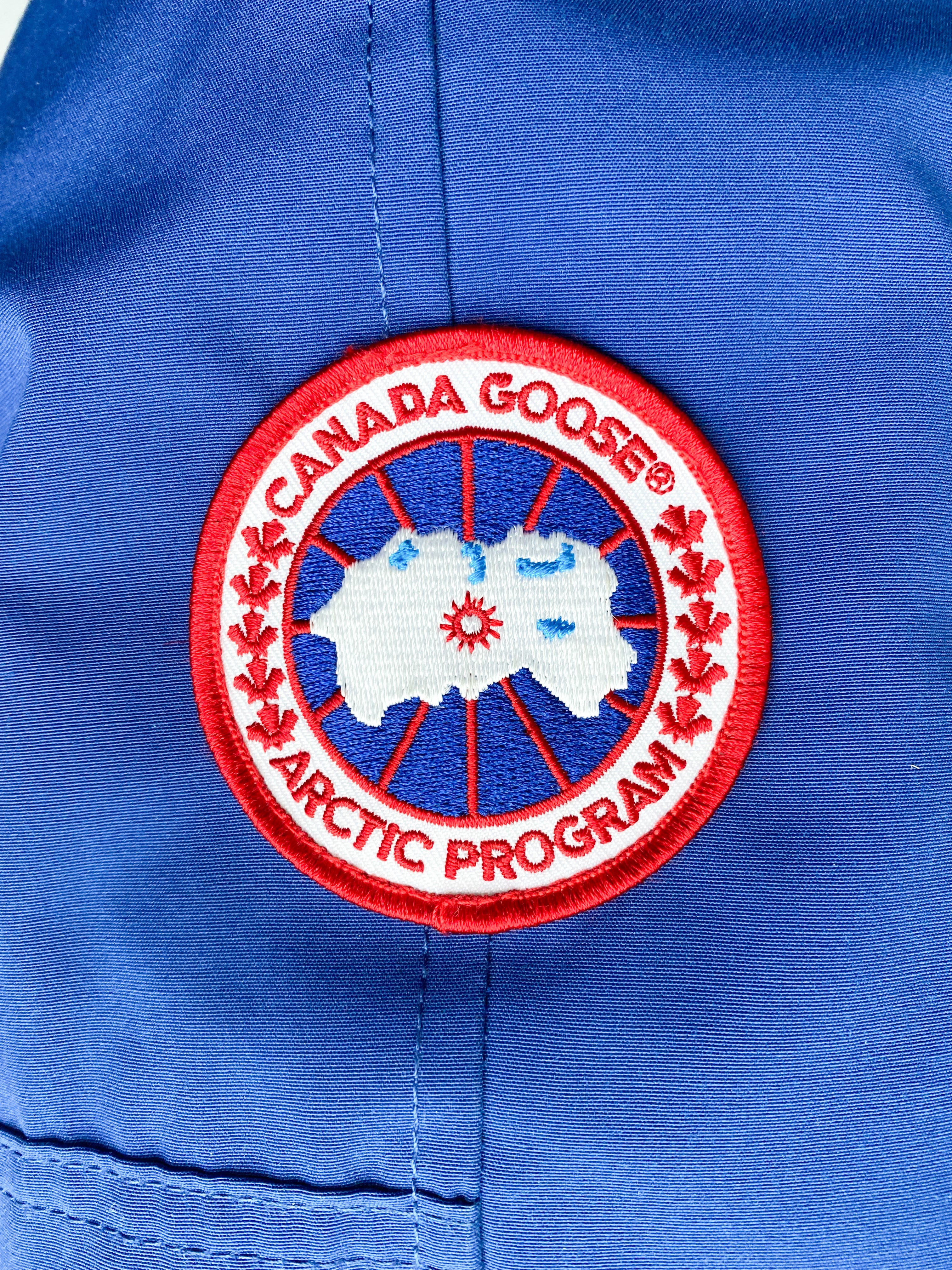 Canada Goose Blue Chilliwack Men's Winter Jacket - Waterproof Parka with Fur Trim Hood for Extreme Cold Weather - Perfect for Skiing, Snowboarding & Outdoor Adventures