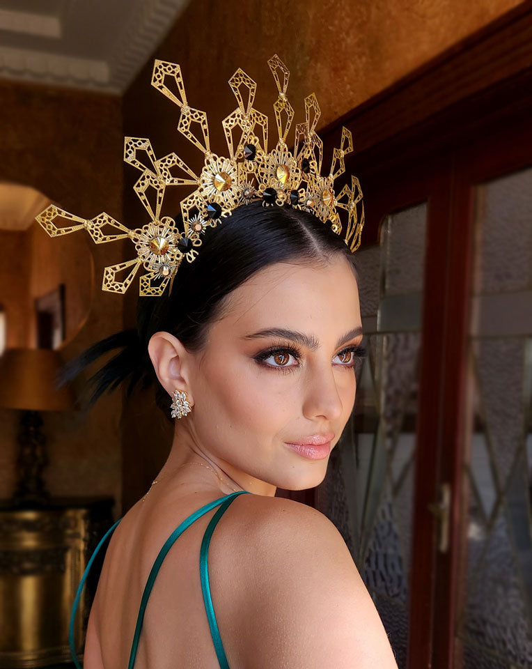 Elegant Race Day Fascinator Crown Headband - Met Gala Inspired Madonna Style Hair Accessory for Weddings, Parties & Special Events