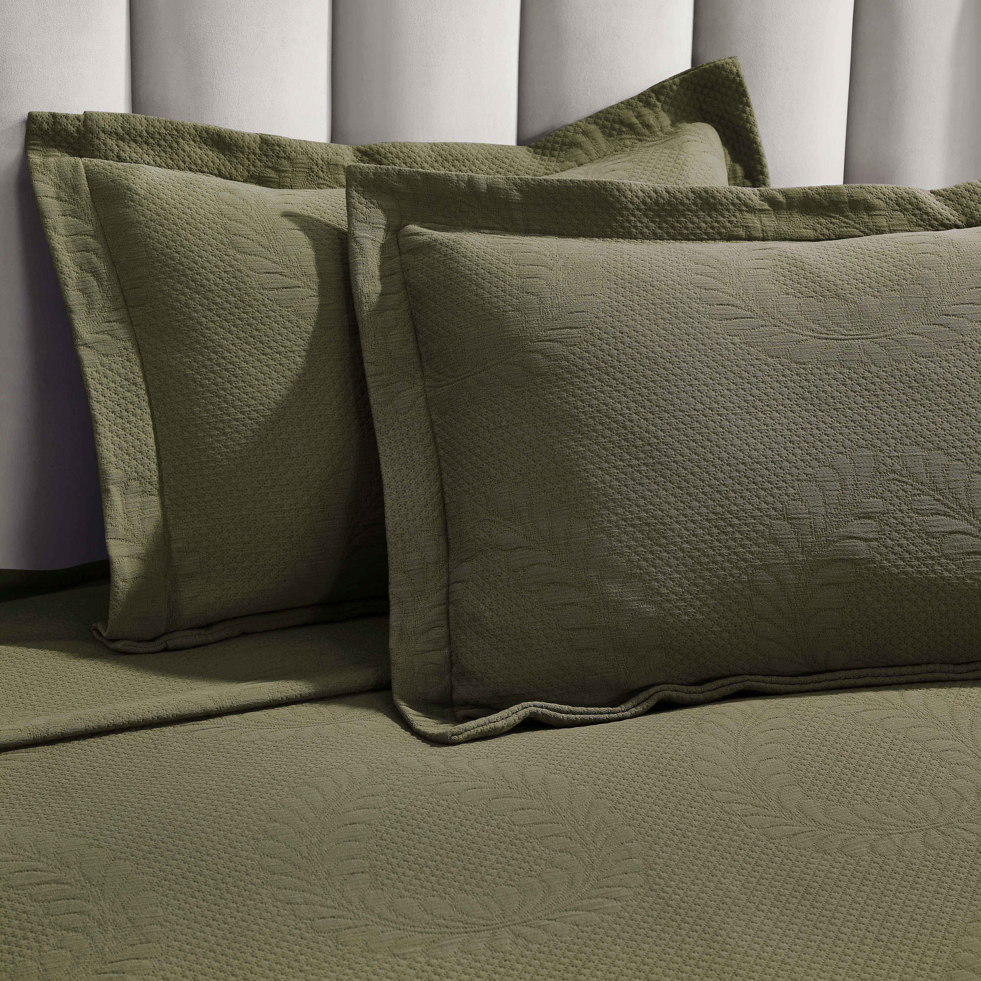 Peploi Cotton Medium Weight Matelasse Bedspread and Sham Set - Queen Size, White Textured Bed Cover with Matching Shams - Perfect for Master Bedroom, Guest Room & Hotel Decor