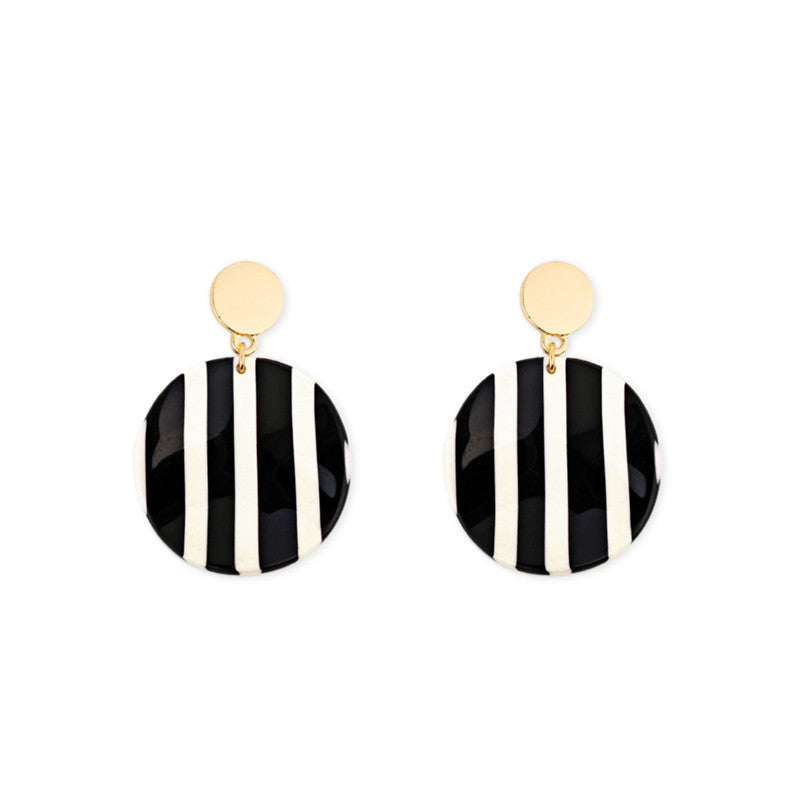 Elegant Striped Round Hoop Earrings for Women - Stylish Fashion Jewelry for Everyday Wear & Special Occasions