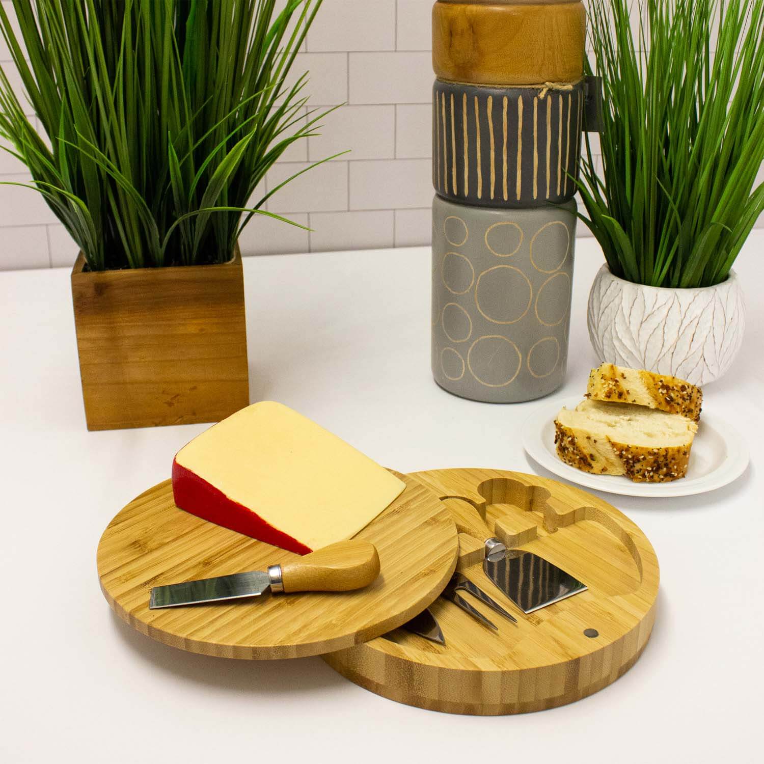 BergHOFF 6-Piece Stainless Steel Cheese Knife Set with Bamboo Round Cutting Board - 8.7x1.5 Inches - Perfect for Cheese Platters, Charcuterie Boards & Entertaining
