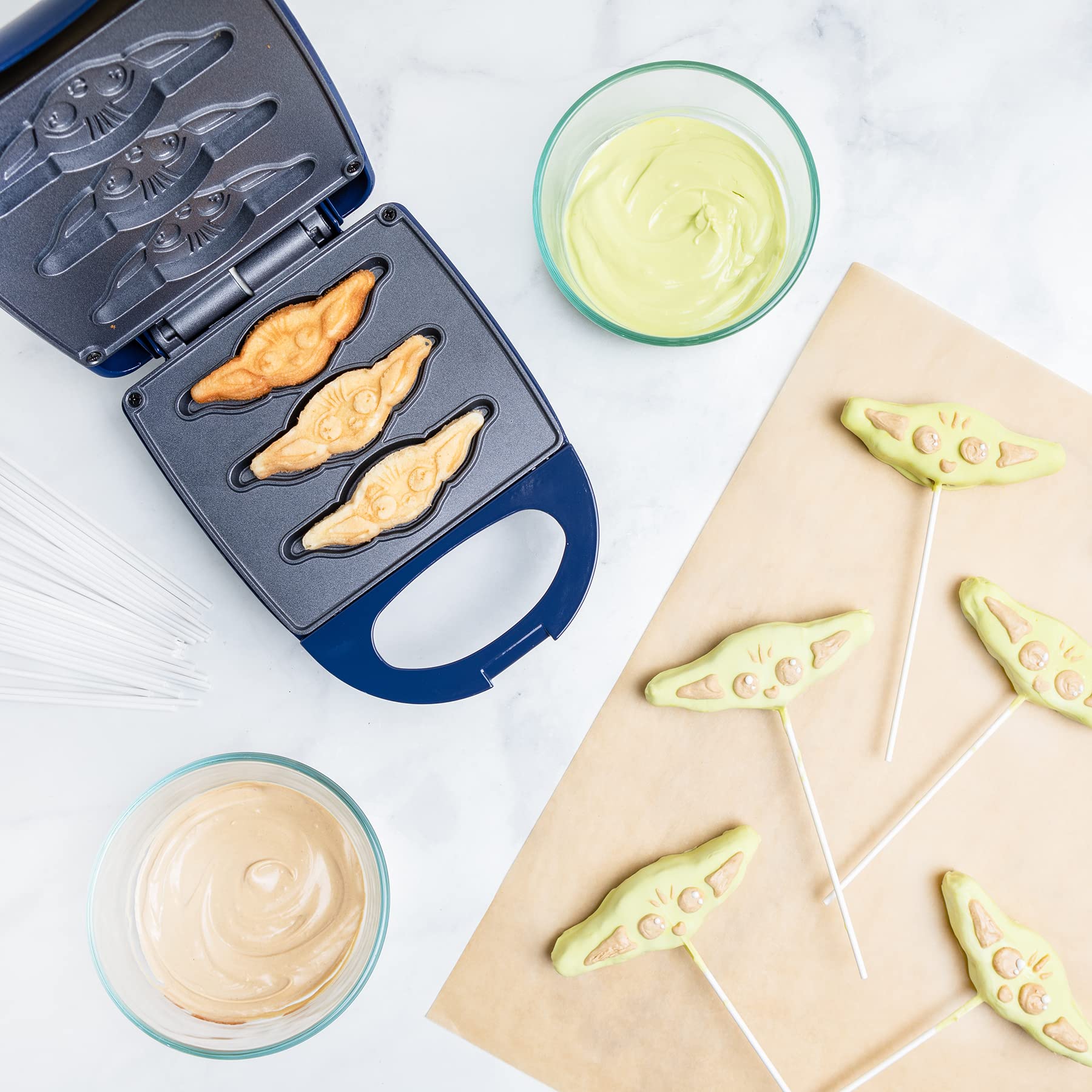 Star Wars The Mandalorian Grogu Cake Pop Maker - Baby Yoda Treat Maker - 3 Cake Pops at Once - Perfect for Birthday Parties & Star Wars Themed Events