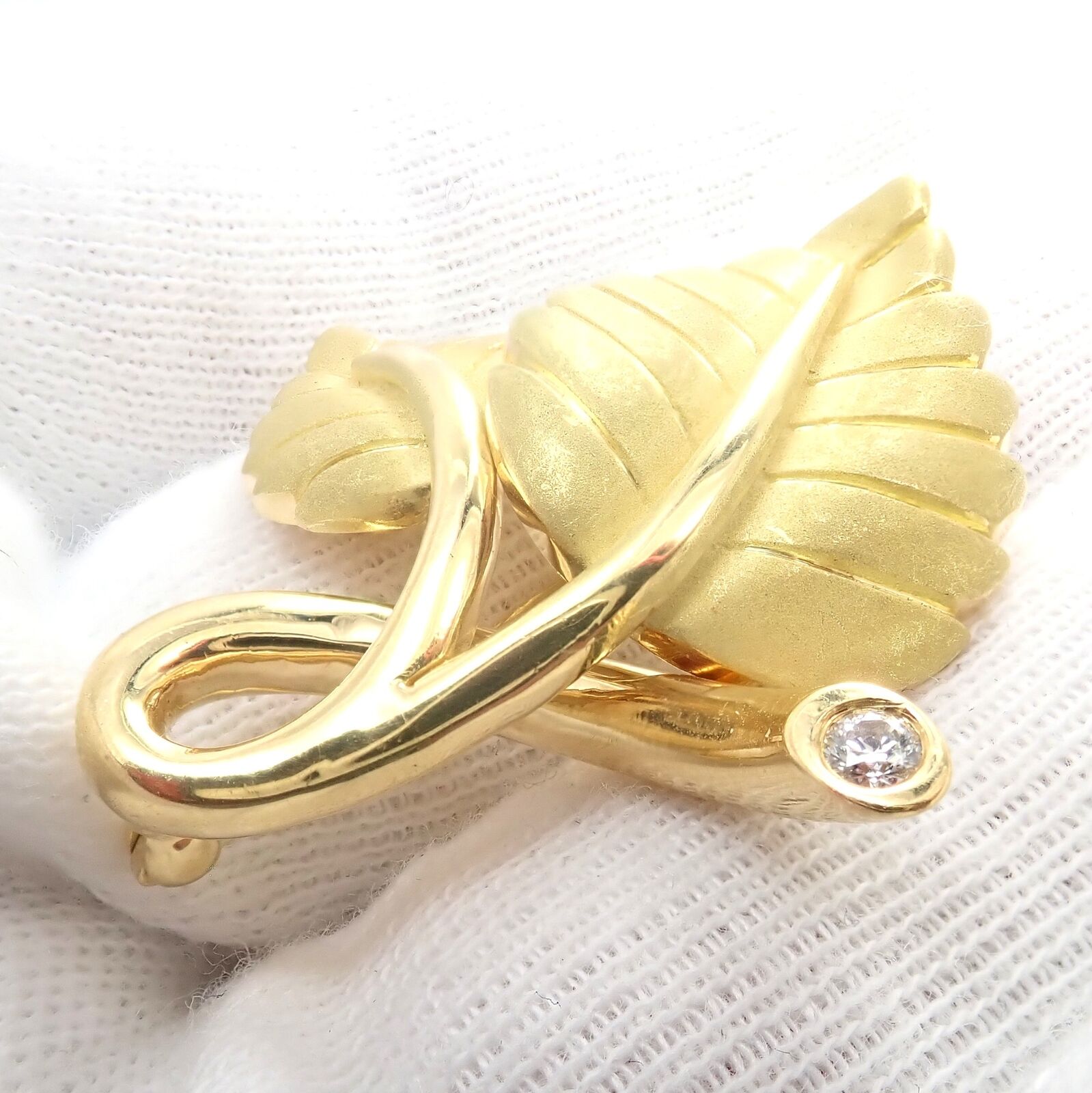 Tiffany & Co 18k Yellow Gold Diamond Leaf Pin Brooch 2003 - Elegant Jewelry for Women, Luxury Gift for Anniversary & Special Occasions, Perfect for Weddings & Formal Events