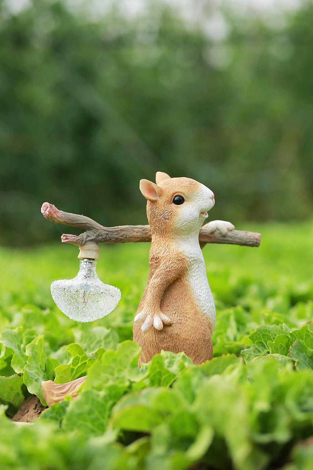 Modern Squirrel-Shaped Table Lamp - Cute Animal Desk Light for Kids Room, Study & Nursery Decor - Perfect Night Light for Bedtime Reading & Cozy Ambience