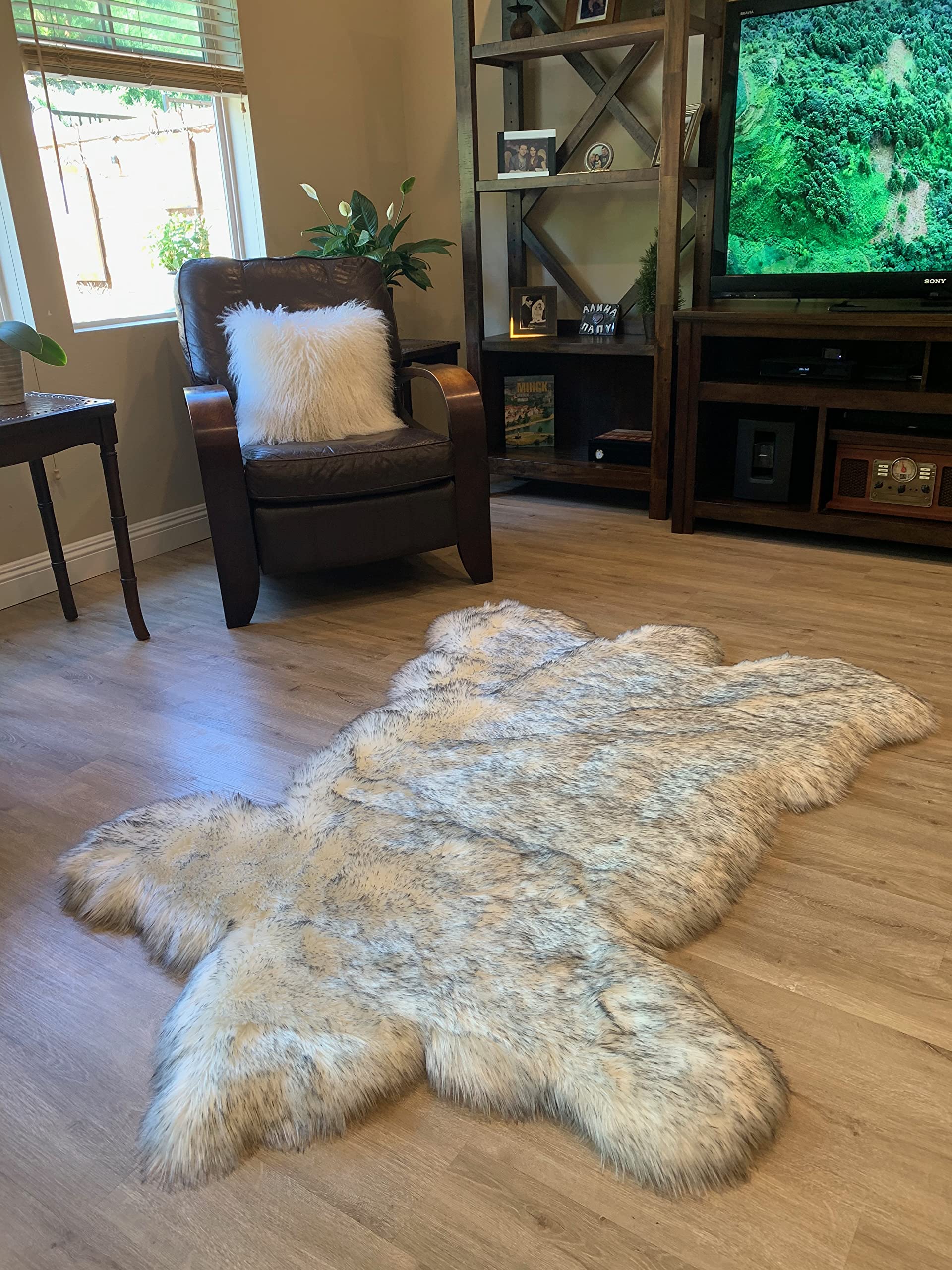 LAMBZY Faux Sheepskin Rug - Super Soft Hypoallergenic Shaggy Bear Fur Blanket for Living Room, Nursery & Sofa (3x5 Feet, White with Black Tips) - Cozy Home Decor, Perfect for Kids Play Area & Winter Floor Mat
