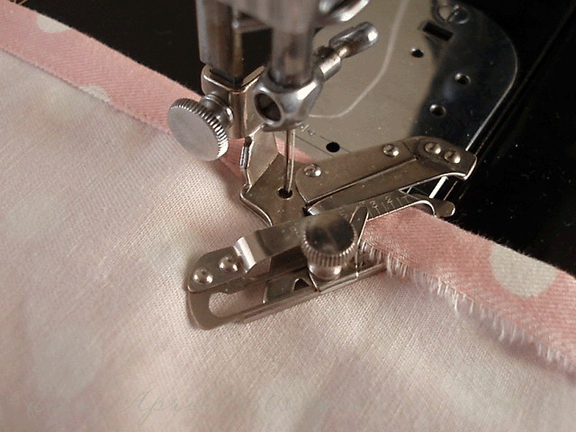 Vintage Original Singer Sewing Machine Slant Shank Boxed Attachment Set – Perfect for Quilting, Dressmaking & DIY Crafts
