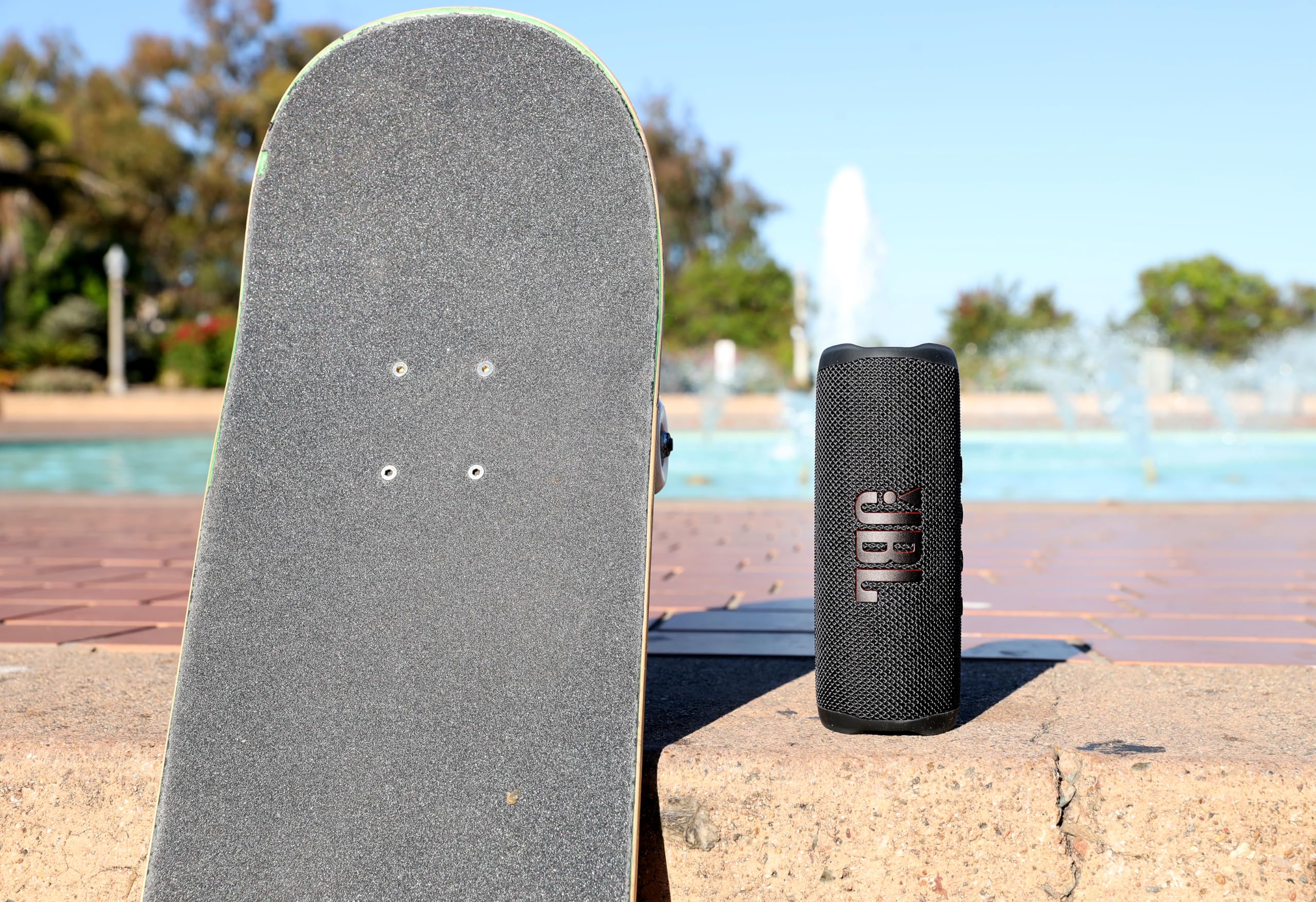 JBL Flip 6 Portable Bluetooth Speaker - Powerful Sound with Deep Bass, IPX7 Waterproof, 12-Hour Playtime, JBL PartyBoost for Multi-Speaker Pairing | Perfect for Home, Outdoor, Travel & Pool Parties (Green)
