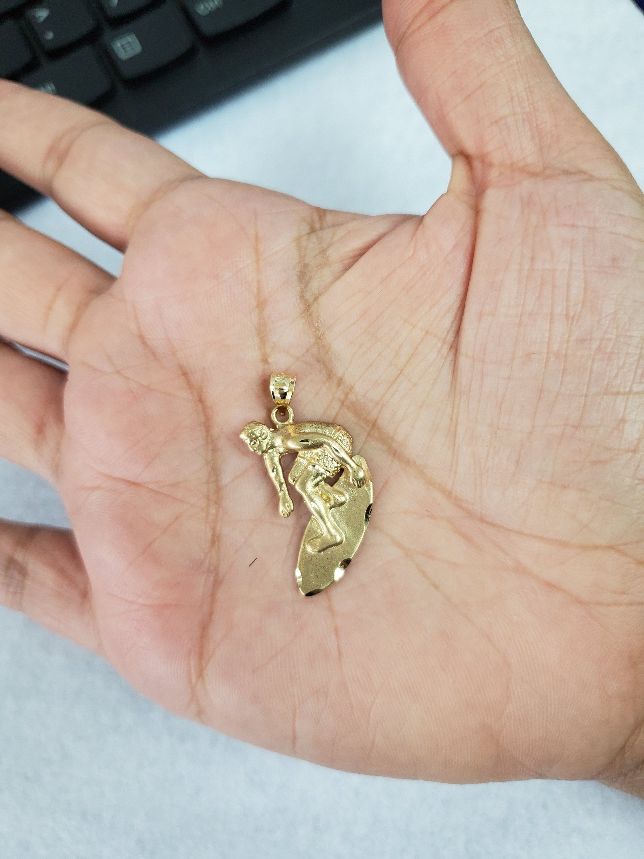 Men's Surfing Diamond Cut Charm Pendant Necklace - Perfect for Beach Lovers & Water Sports Enthusiasts