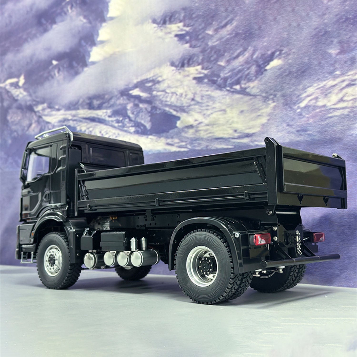 1/14 Scale 4x4 RC Hydraulic Dumper Truck - 4WD Remote Control Construction Vehicle with Metal Cabin, LED Lights & Sound Effects - Realistic Tipper Car Model for Adults & Kids (Ideal for Construction Site Play, Collecting & Off-Road Racing)