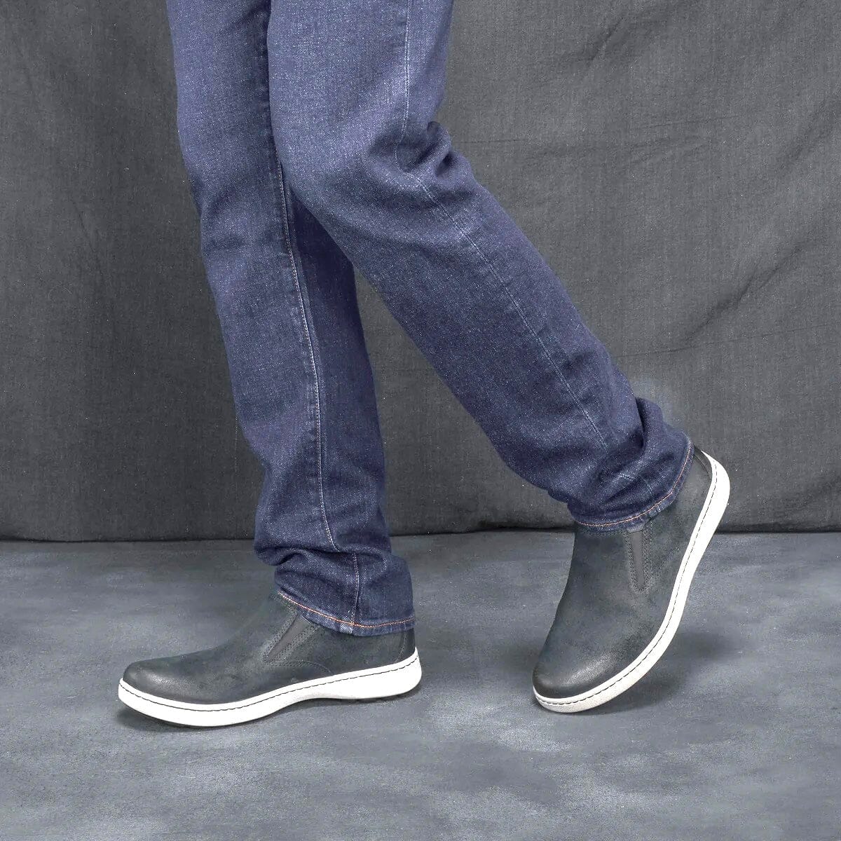 DANSKO TRENT Men's Professional Clogs - Slip-Resistant Work Shoes for Chefs, Nurses & Healthcare Workers - Comfortable Leather Footwear for Long Shifts & Kitchen Safety