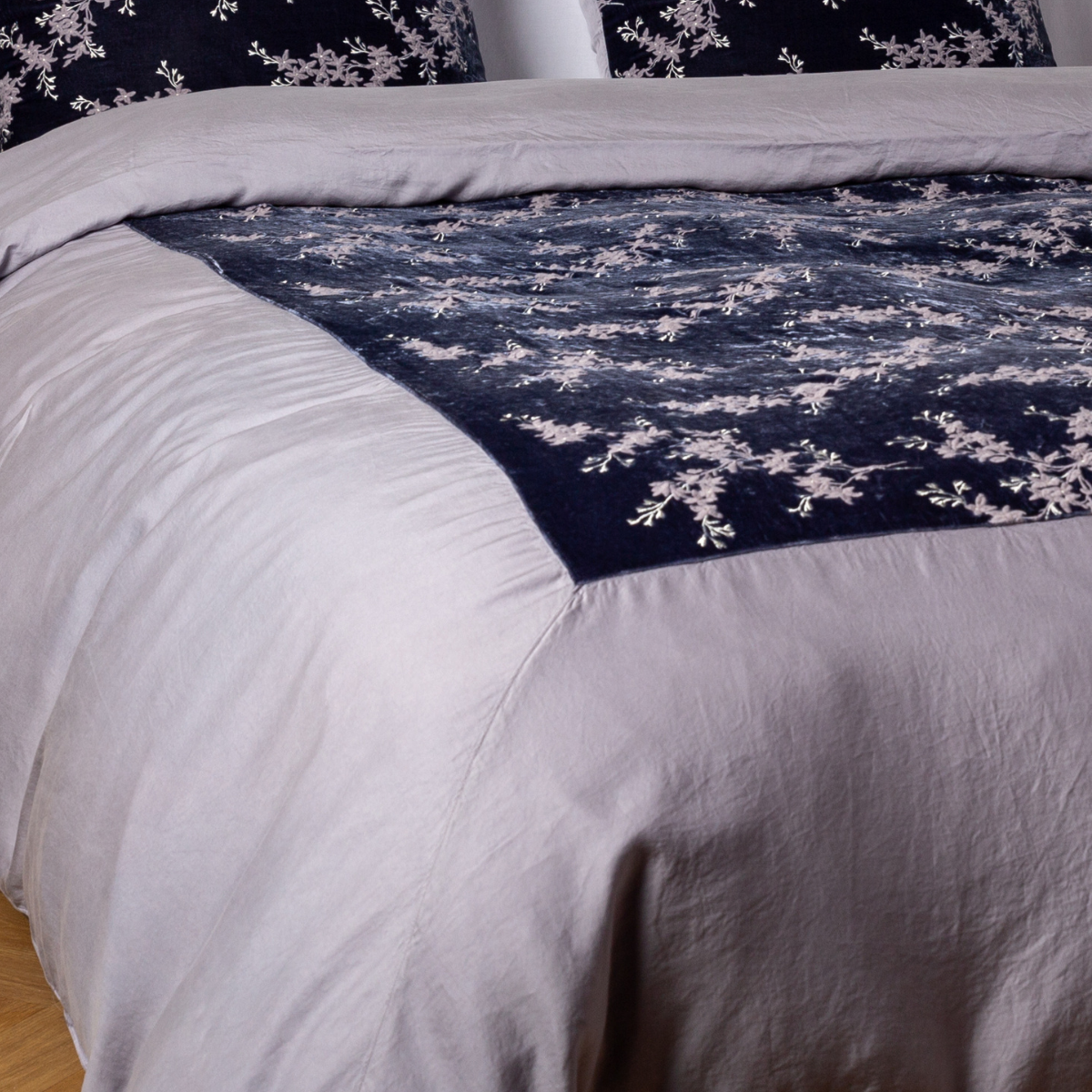 Lynette Luxe Duvet Cover Set - Soft & Breathable 100% Cotton Bedding - Perfect for Master Bedroom, Guest Room & Hotel Decor (Queen Size, White)