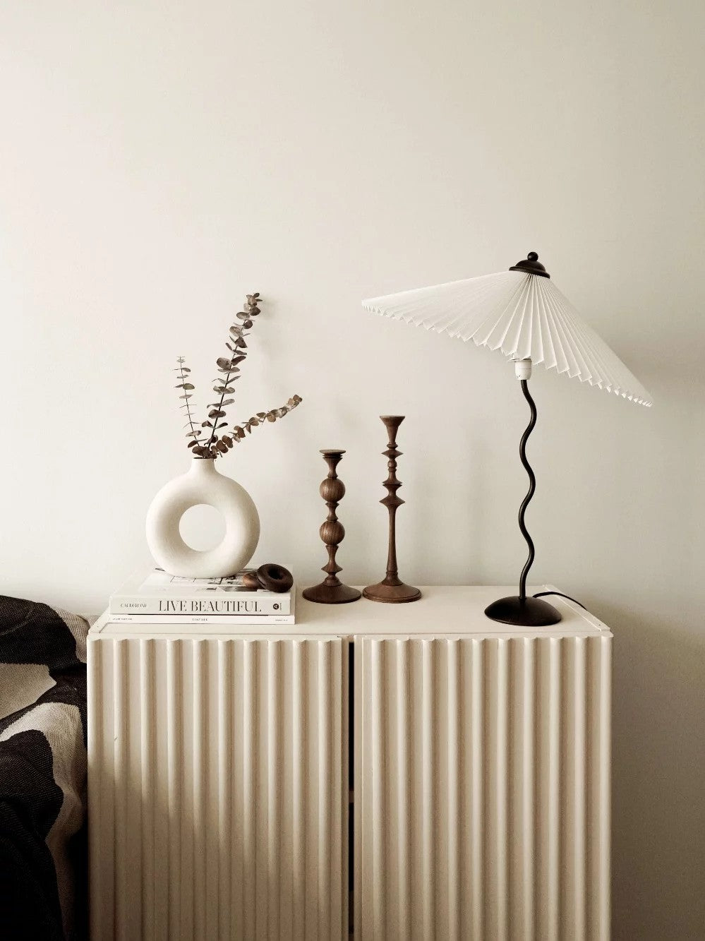 Modern Squiggle Table Lamp - Adjustable LED Desk Light for Home Office, Bedroom & Study - Stylish & Functional Lighting for Reading & Decor