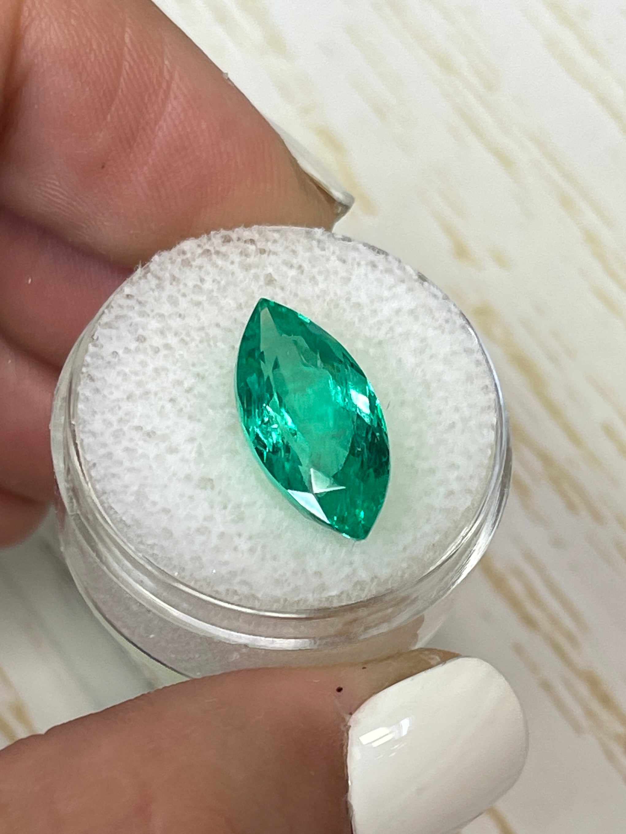 6.84 Carat 18.5x9mm Natural Colombian Green Emerald Marquise Cut Loose Gemstone for Jewelry Making - Perfect for Engagement Rings, Pendants & Earrings