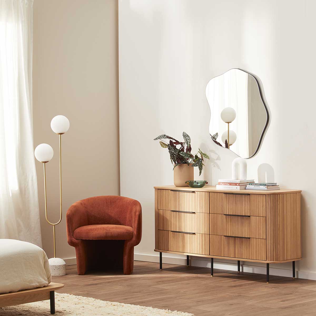 Adele Velvet Armchair - Modern Velvet Upholstered Accent Chair for Living Room, Bedroom & Office - Soft & Comfortable Lounge Chair with Sturdy Metal Legs - Perfect for Home Decor & Relaxation