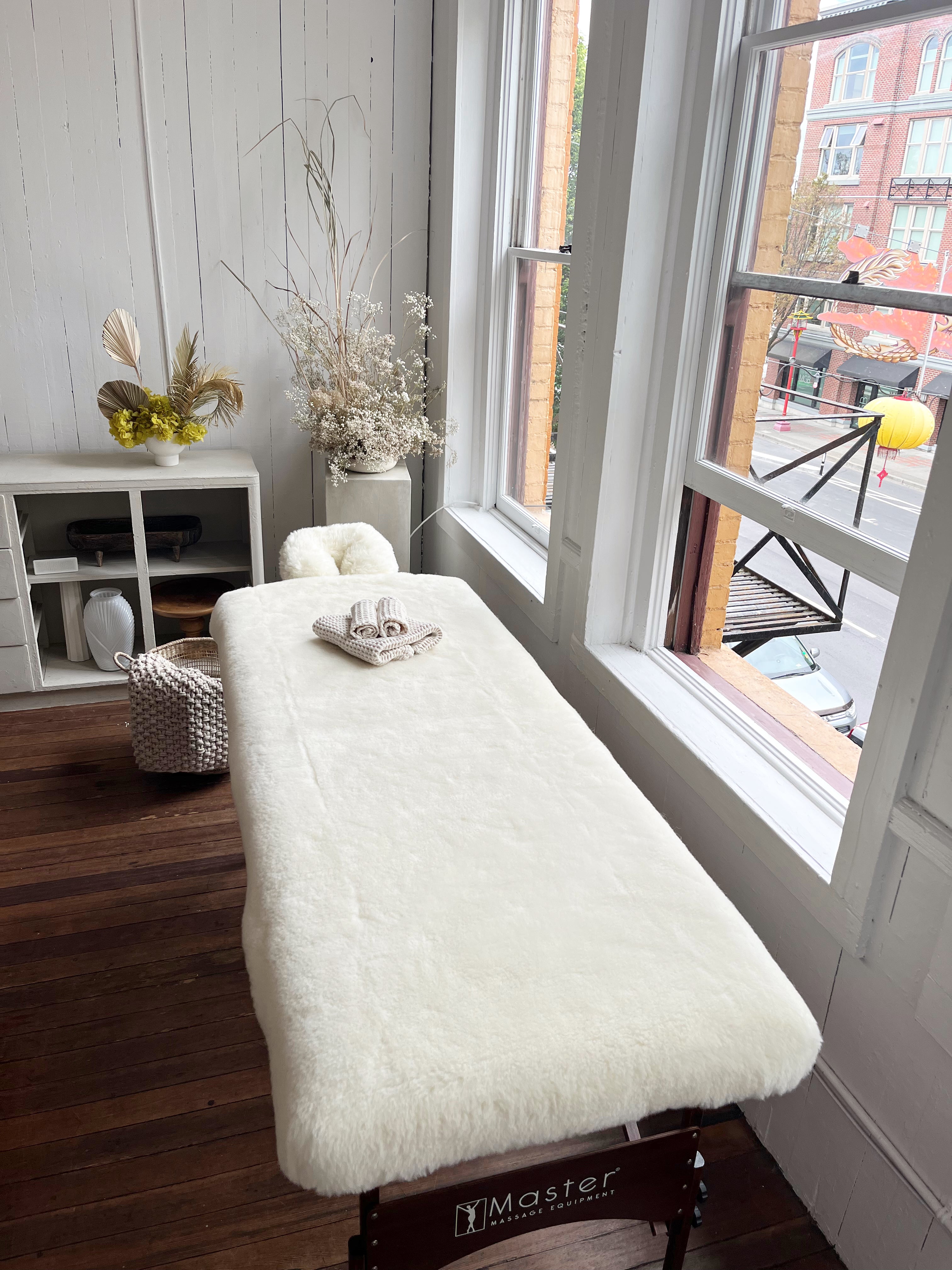 Sheep's Wool Massage Table Cover & Head Rest Pad - Soft & Hygienic for Spa, Physical Therapy, and Home Relaxation