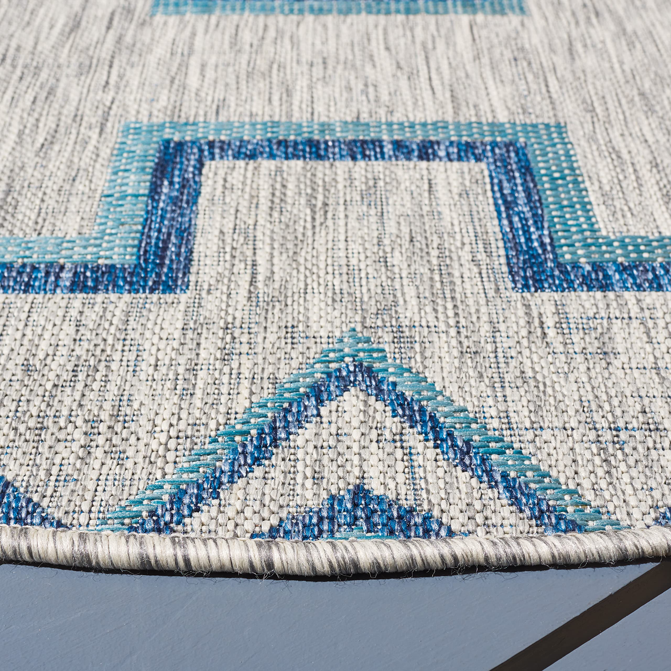 SAFAVIEH Courtyard Collection 6'7