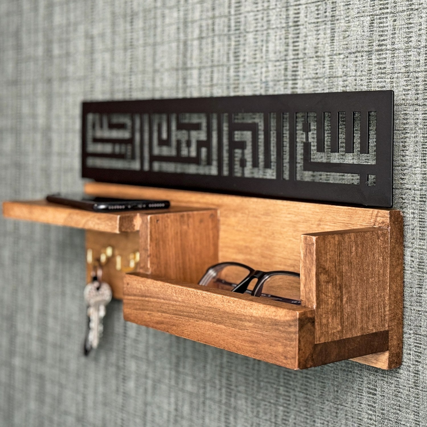 Wooden Bismillah Entryway Key Holder - Islamic Basmala Kufic Calligraphy Wall Decor for Muslim Home - Perfect for Hallway, Living Room & Mosque Decorations