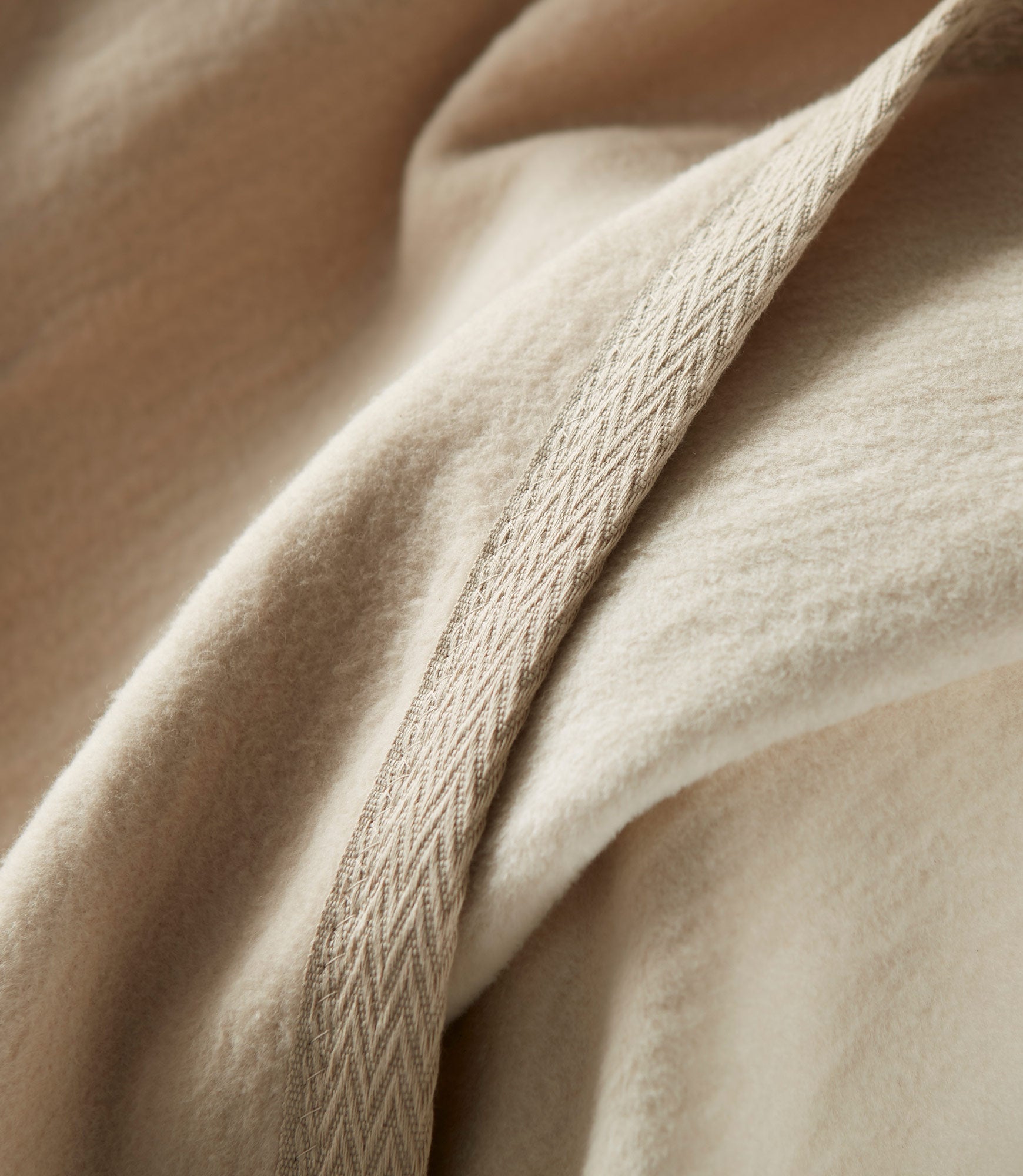 Soft Reversible Cotton Blanket - Cozy & Breathable for Bed, Couch, and Travel - Perfect for All Seasons