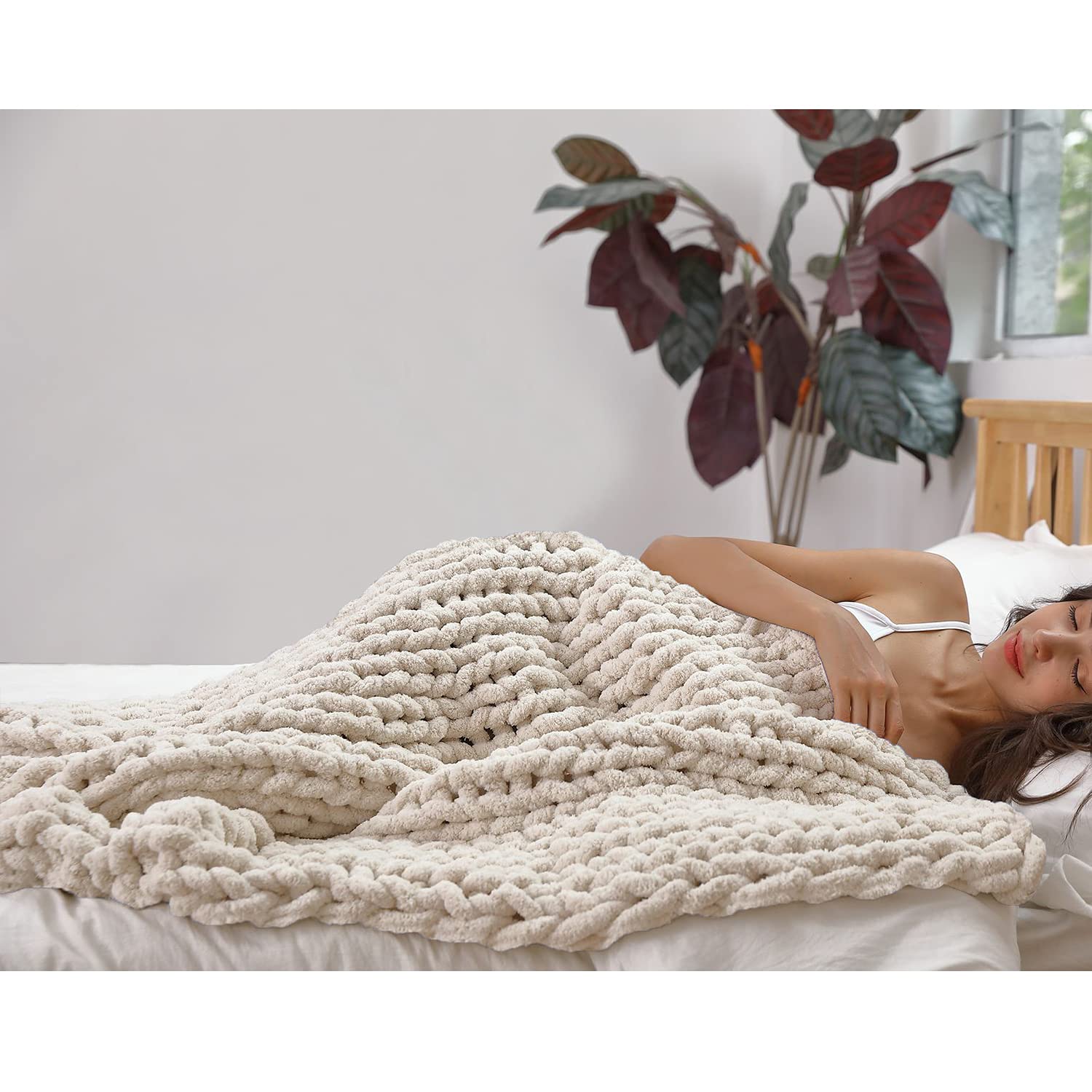 ZUIBESCHOS Chunky Knit Blanket - 40x102 Inch Warm Chenille Yarn Throw Blanket | Handmade Cozy Bed Blanket for Home Decor | No Shed, Machine Washable | Perfect for Living Room Sofa, Bedroom & Winter Snuggling (Beige)