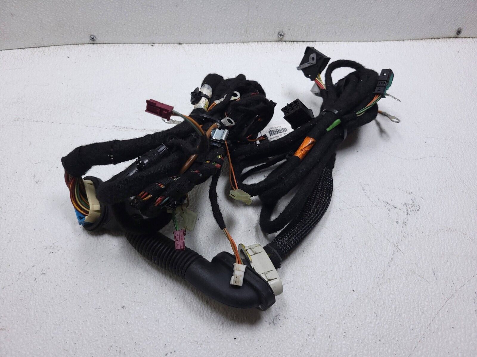 06-11 Mercedes ML500 Trunk Lid Wire Harness OEM Replacement - Perfect for Electrical Repairs & Upgrades in Mercedes SUVs
