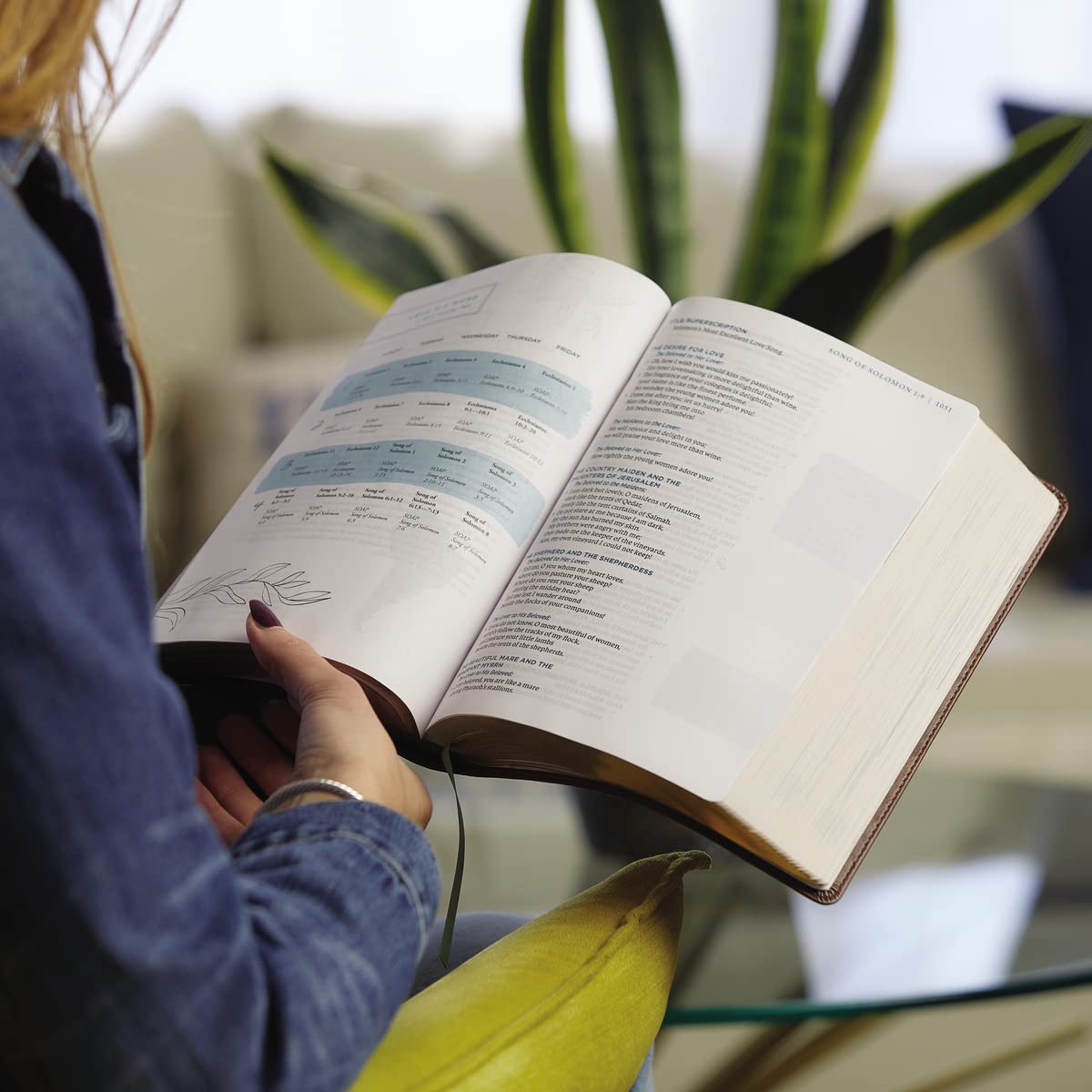 Young Women Love God Greatly Bible: SOAP Method Study Bible (NET, Brown Leathersoft, Comfort Print) - Perfect for Devotional Study, Small Groups & Personal Spiritual Growth