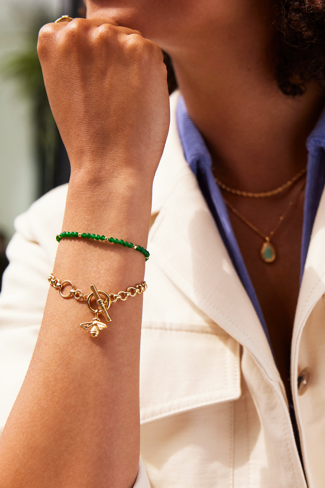 Bumble Bee T Bar Bracelet for Women - Elegant Gold Bee Charm Adjustable Bangle - Perfect for Casual Wear, Parties & Gifts