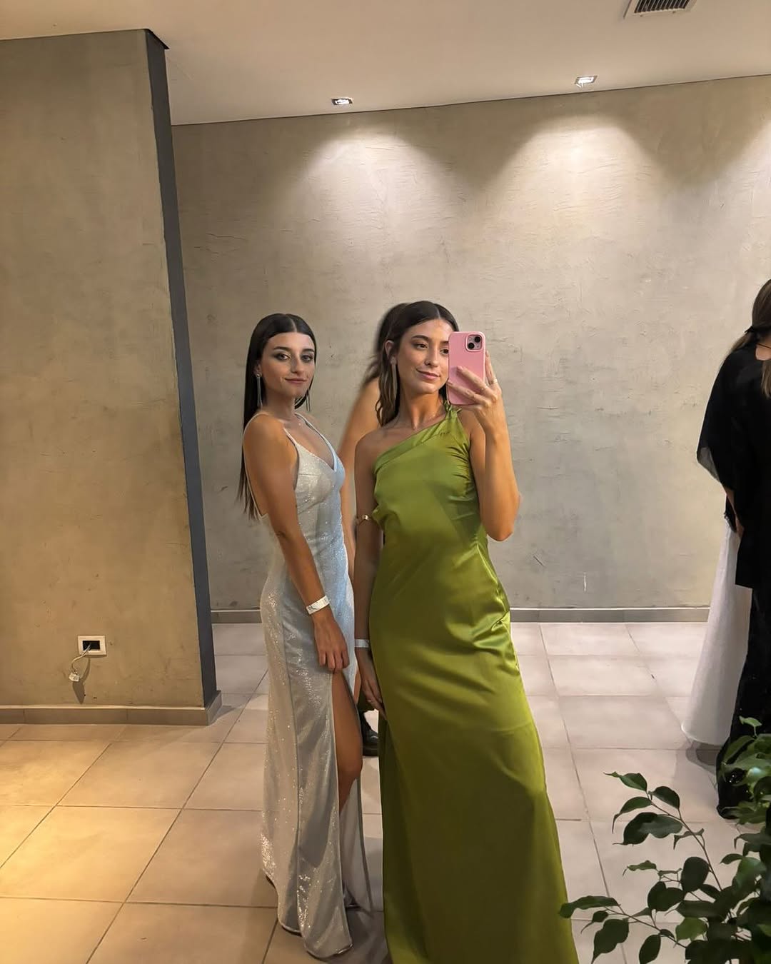 Elegant Backless Green Long Prom Dress - Satin Evening Gown J5615 for Formal Events & Special Occasions