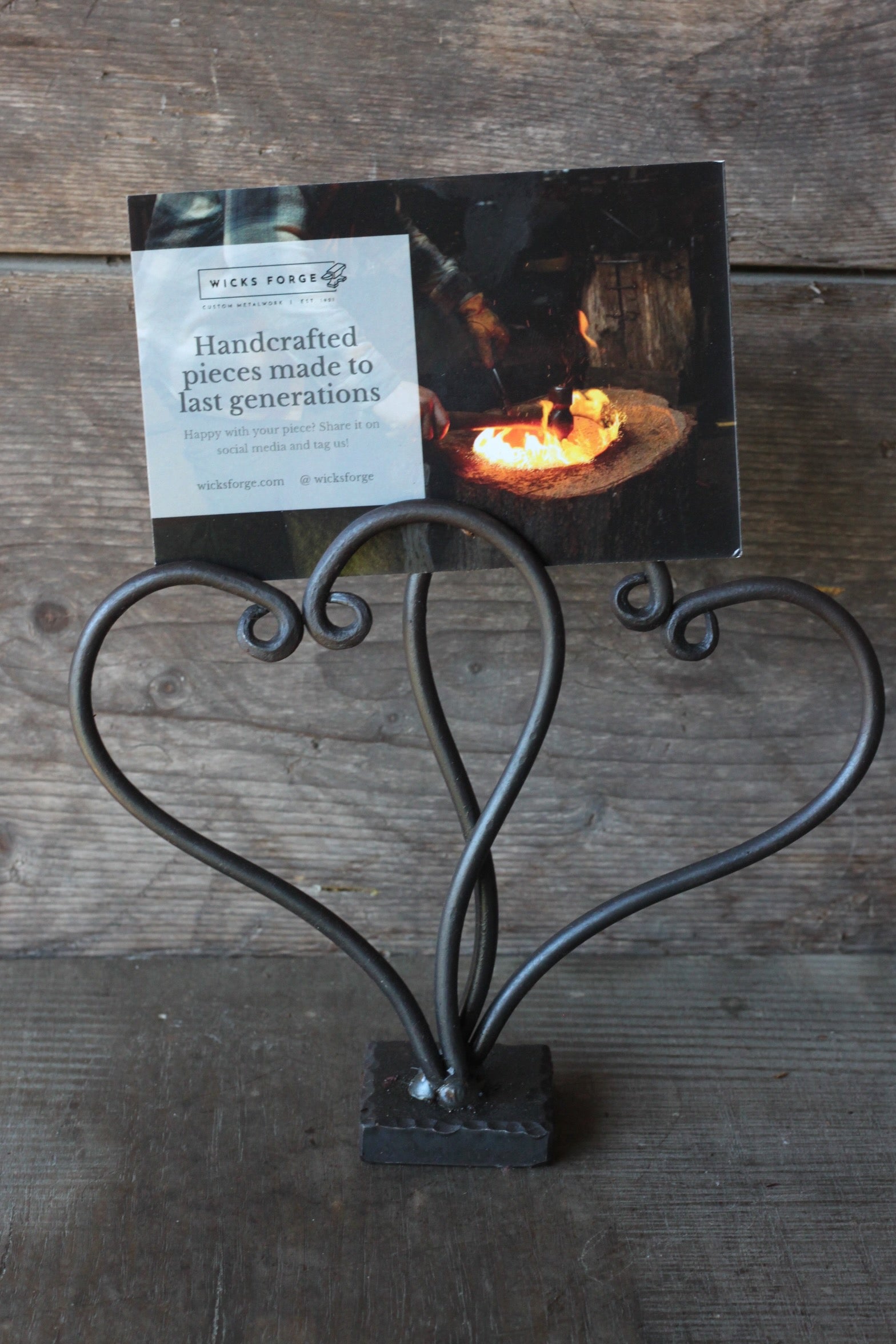 Romantic Heart Sculpture Picture Holder - Elegant Photo Frame for Wedding, Anniversary & Home Decor - Perfect for Displaying Cherished Memories on Shelves, Desks & Tables