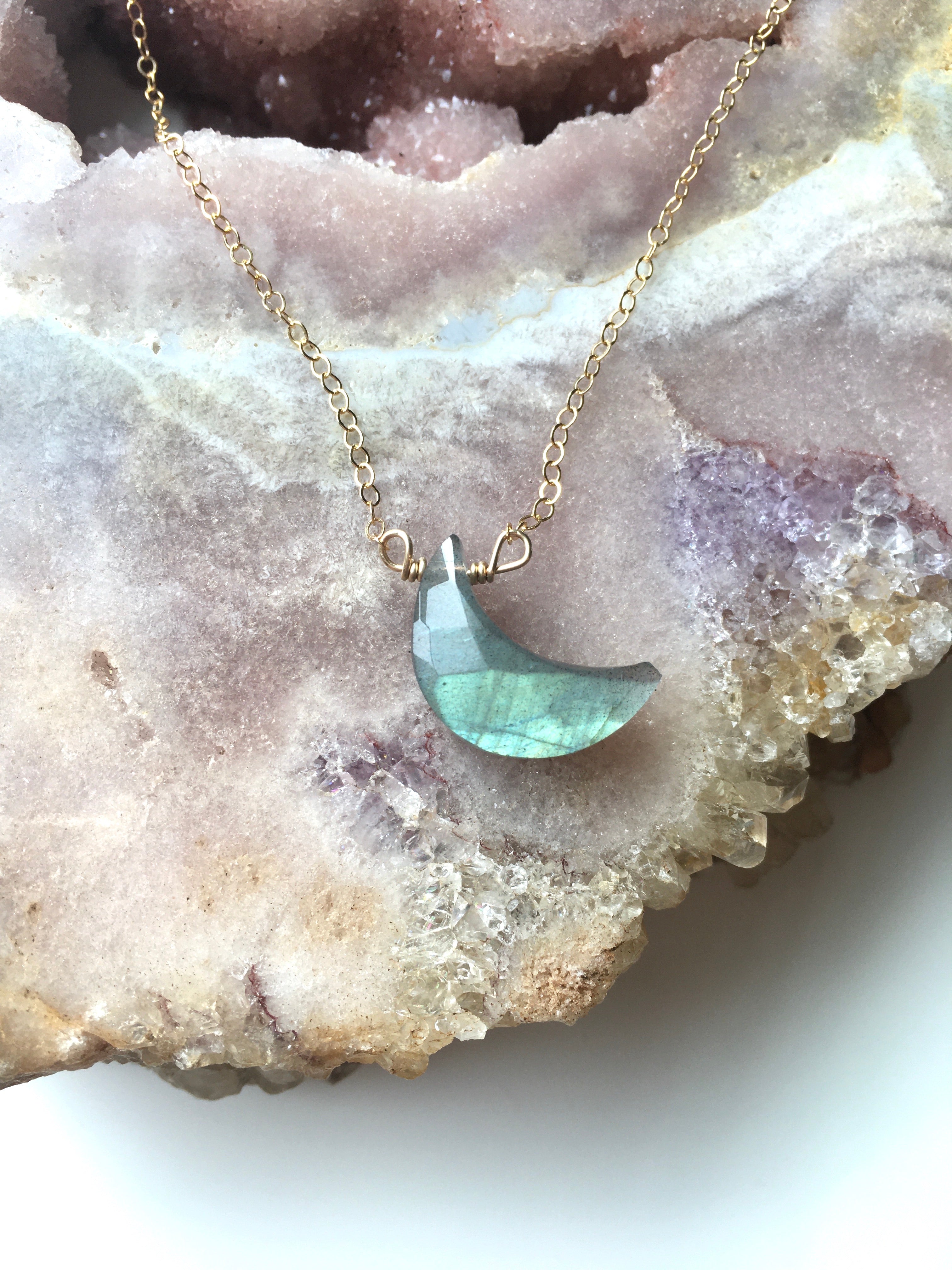 Faceted Labradorite Moon Crystal Necklace – Healing Stone Jewelry for Women, Spiritual Protection & Positive Energy – Perfect for Meditation, Yoga & Boho Fashion