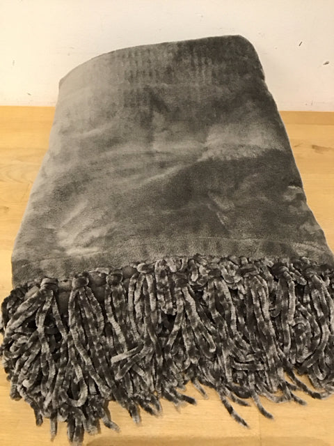 Luxury Gray Velour Throw Blanket - Soft & Cozy Plush Fleece for Couch, Bed, Sofa - Perfect for Winter Warmth, Home Decor & Gifts