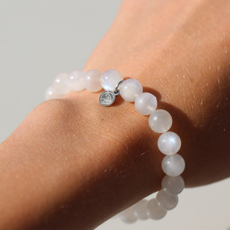 Rainbow Moonstone Bracelet for Women - Healing Crystal Jewelry for Chakra Balancing & Positive Energy - Perfect for Meditation, Yoga & Spiritual Gifts