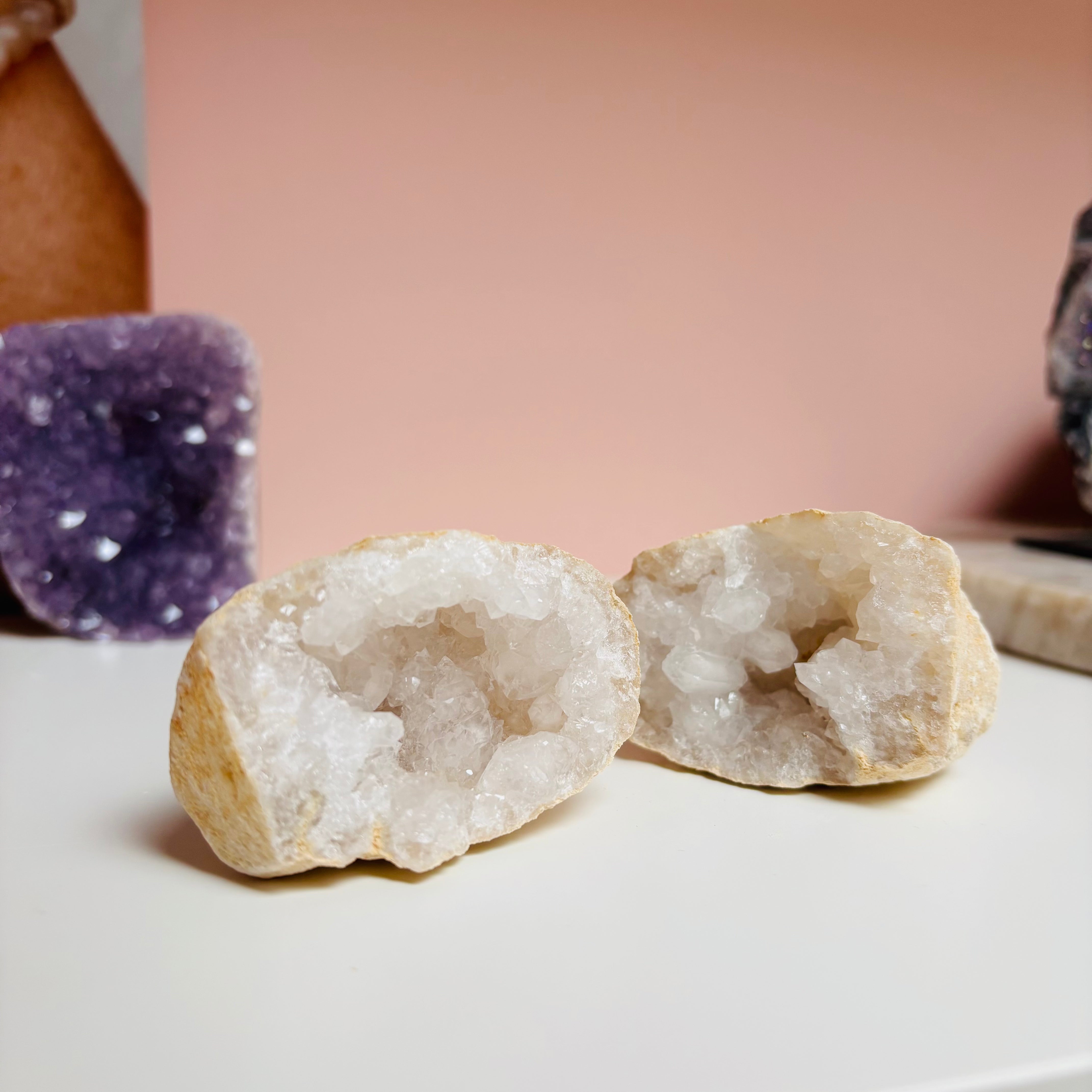 Natural Raw Bergkristal Geode Set of 2 - Healing Crystals for Meditation, Home Decor & Spiritual Gifts