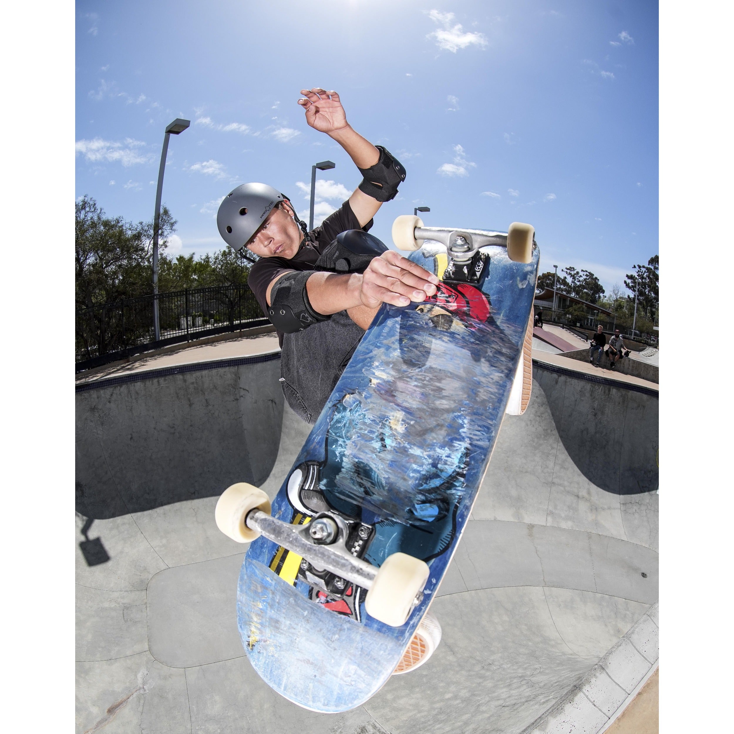 Black Vert Elbow Pads - Protective Gear for Skateboarding, BMX & Extreme Sports | Durable & Comfortable Elbow Protection