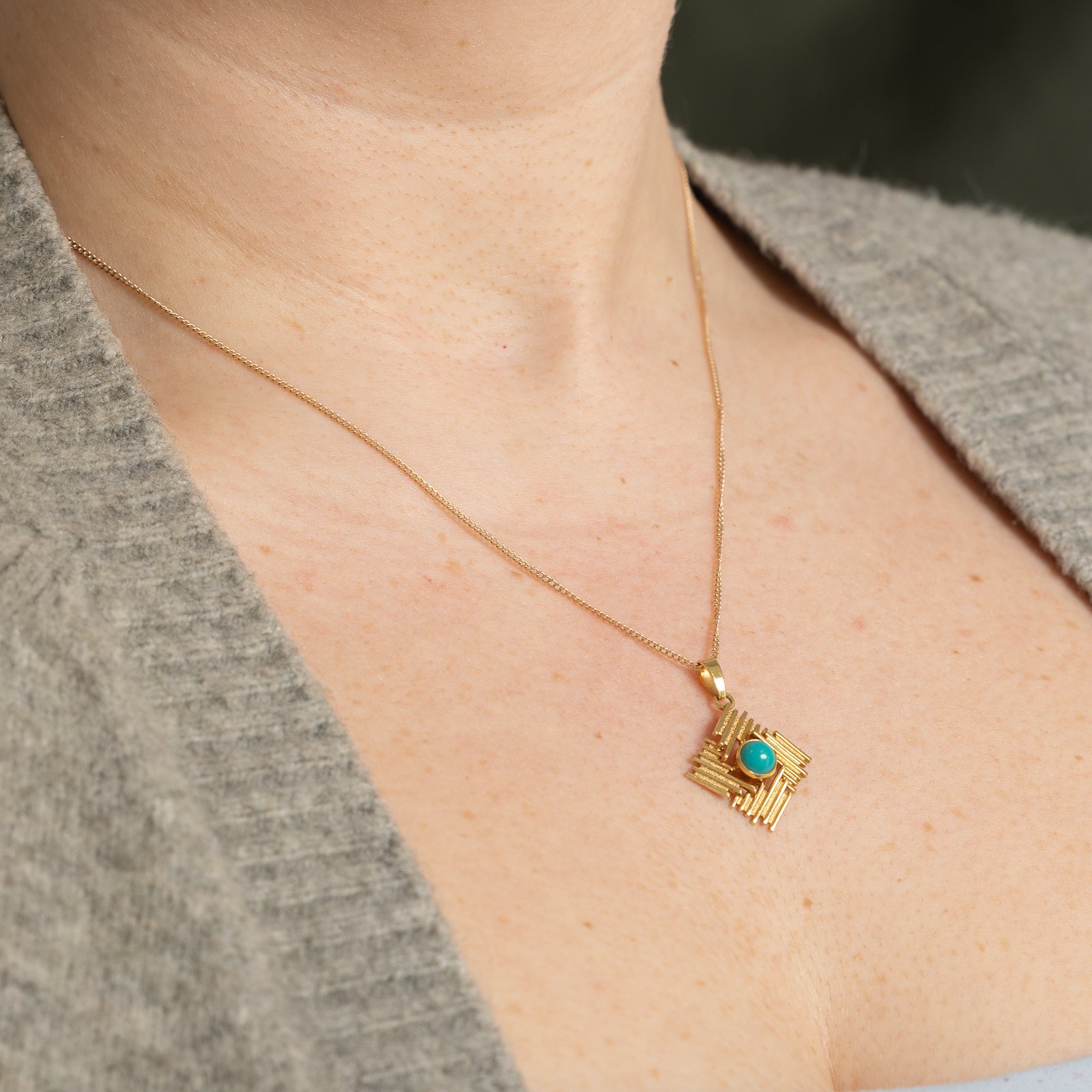 0.70ct Turquoise Abstract Pendant Necklace - Elegant Bohemian Jewelry for Women, Perfect for Casual Wear & Special Occasions