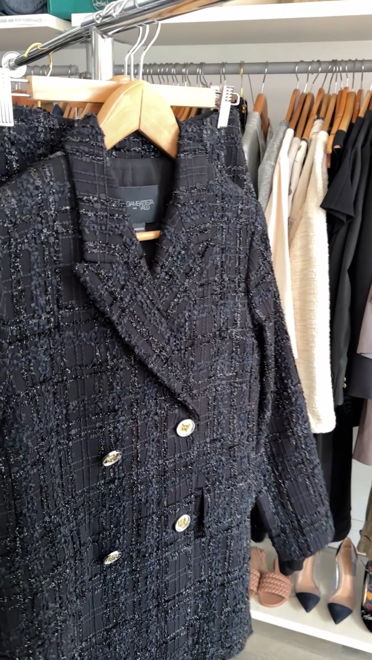 Giambattista Valli Black Shimmer Tweed Blazer with Gold Buttons - Women's Size IT42 / US6 - Perfect for Evening Parties & Formal Events