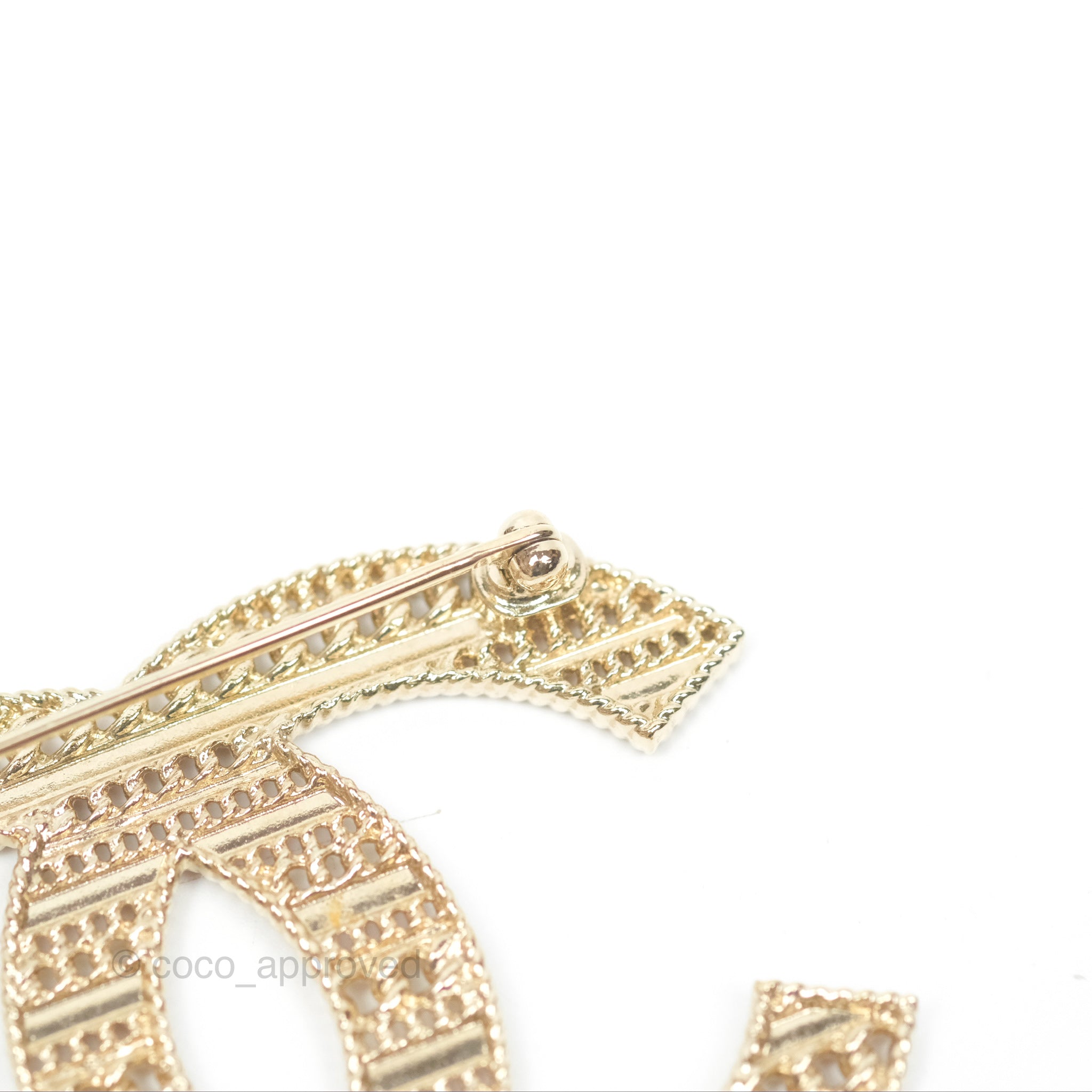 Chanel CC Red Striped Chain Brooch Gold Tone Vintage 20S - Elegant Statement Jewelry for Women, Perfect for Parties, Weddings & Special Occasions