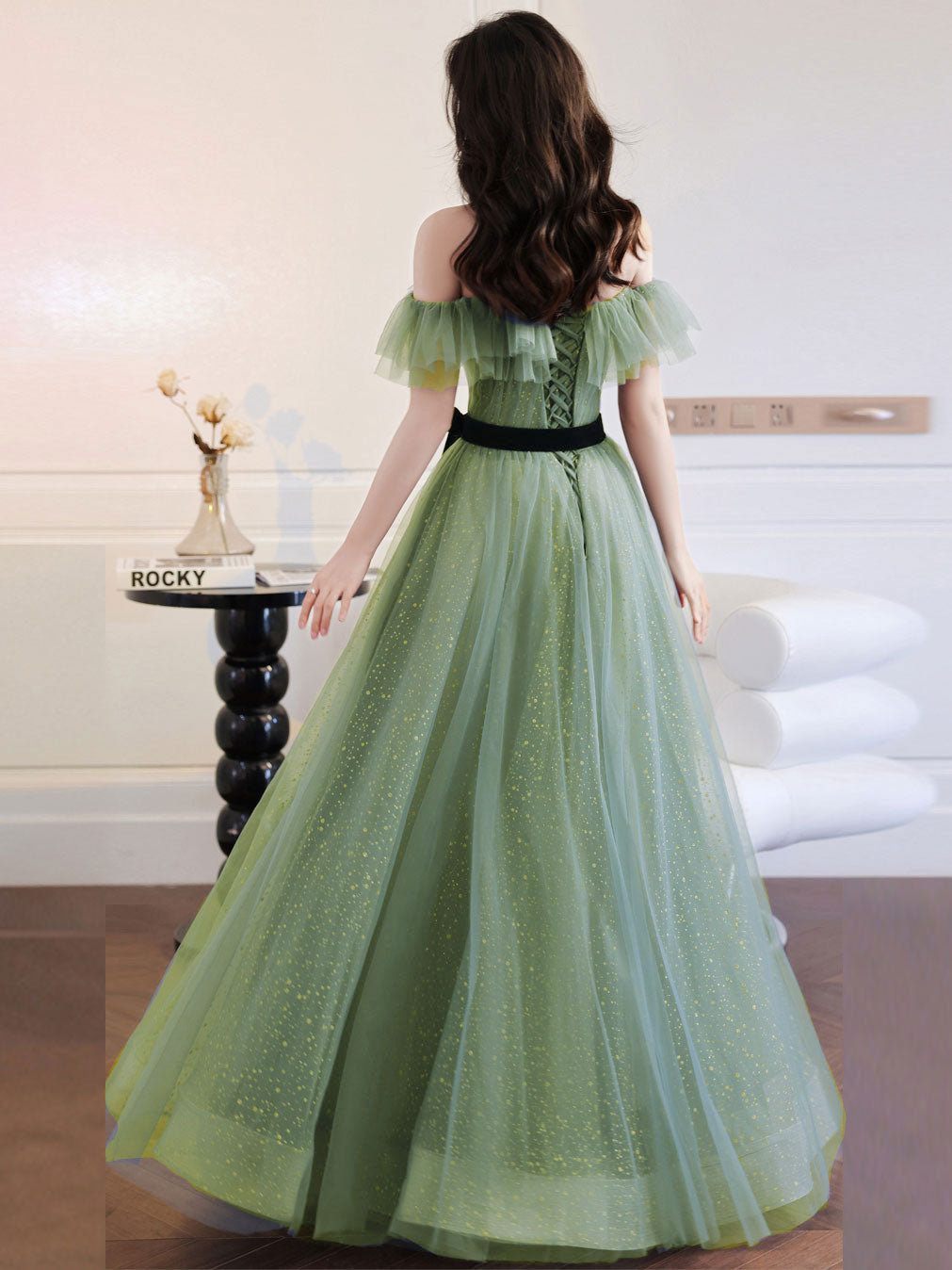 Elegant A-Line Green Long Prom Dresses with Tulle Skirt - Formal Graduation Party Gown for Women | Perfect for Homecoming, Prom Night & Special Occasions