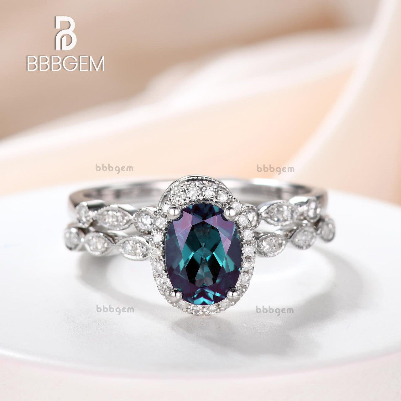 Exquisite Oval Alexandrite Halo Diamond Engagement Ring Set with Matching Curved Diamond Wedding Band | Perfect for Proposals, Anniversaries & Bridal Jewelry | Elegant Gift for Her