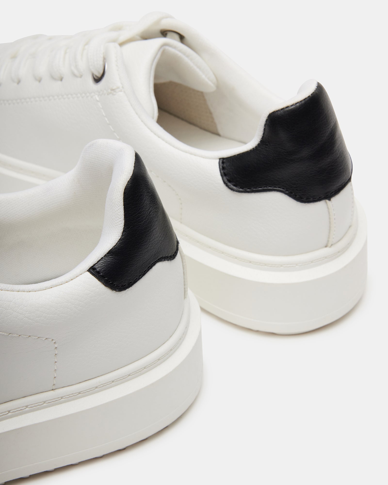 Catcher White and Black - Stylish and Durable for Outdoor Sports and Casual Wear