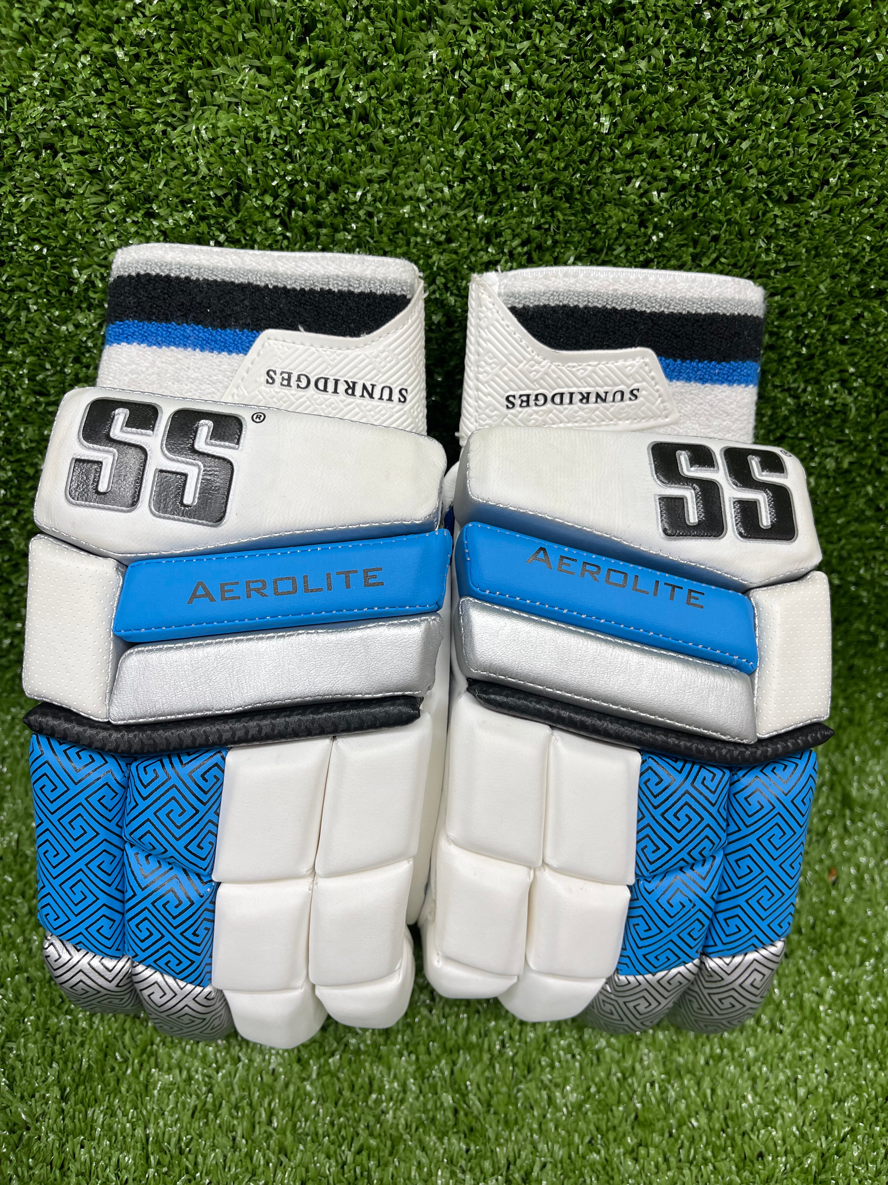 SS Aerolite Junior/Youth Cricket Batting Gloves - Lightweight Protective Gear for Young Players - Perfect for Practice, Matches & Training Sessions
