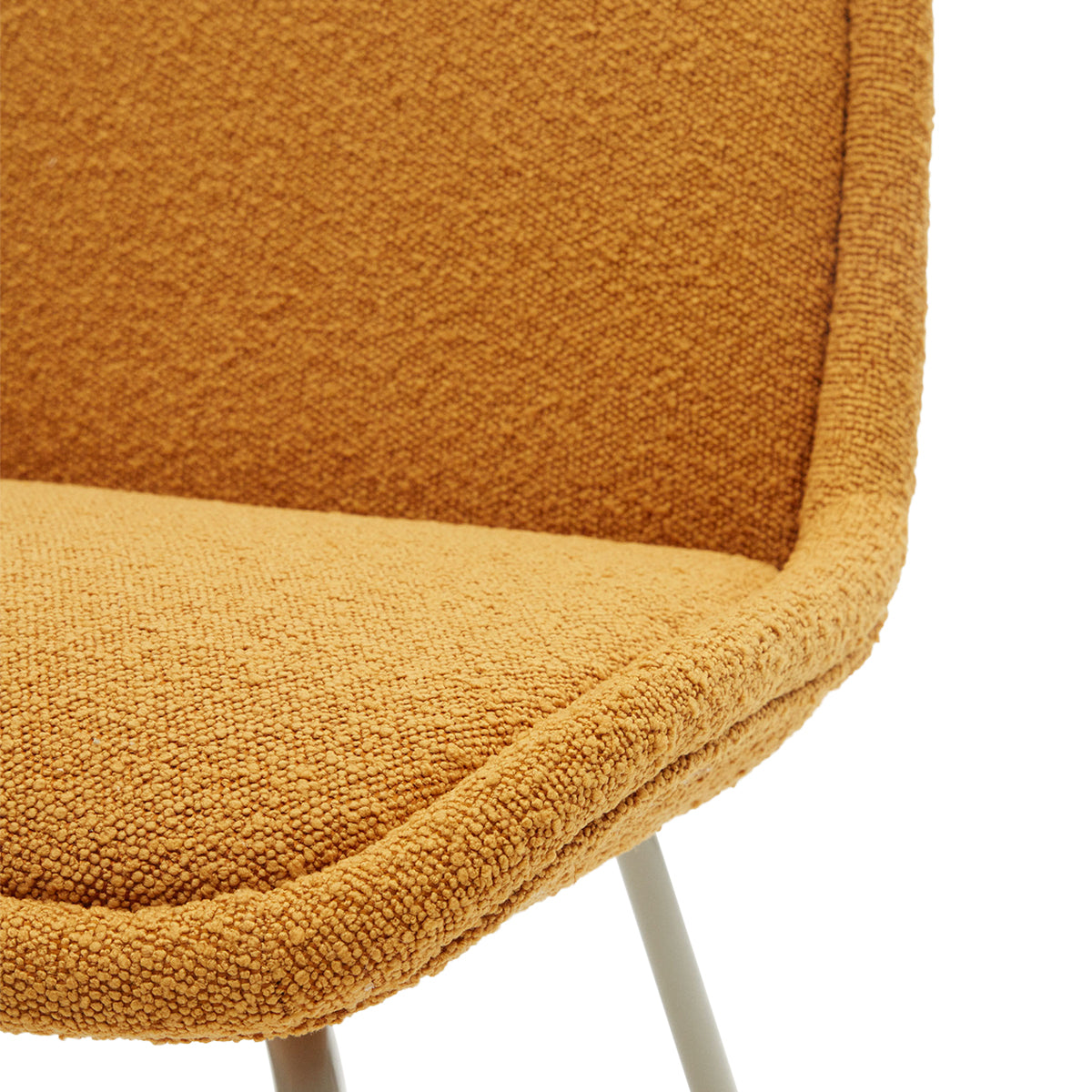 Aimin Chair by Kave Home - Modern Accent Chair for Living Room, Bedroom & Office - Comfortable Upholstered Lounge Chair with Wooden Legs