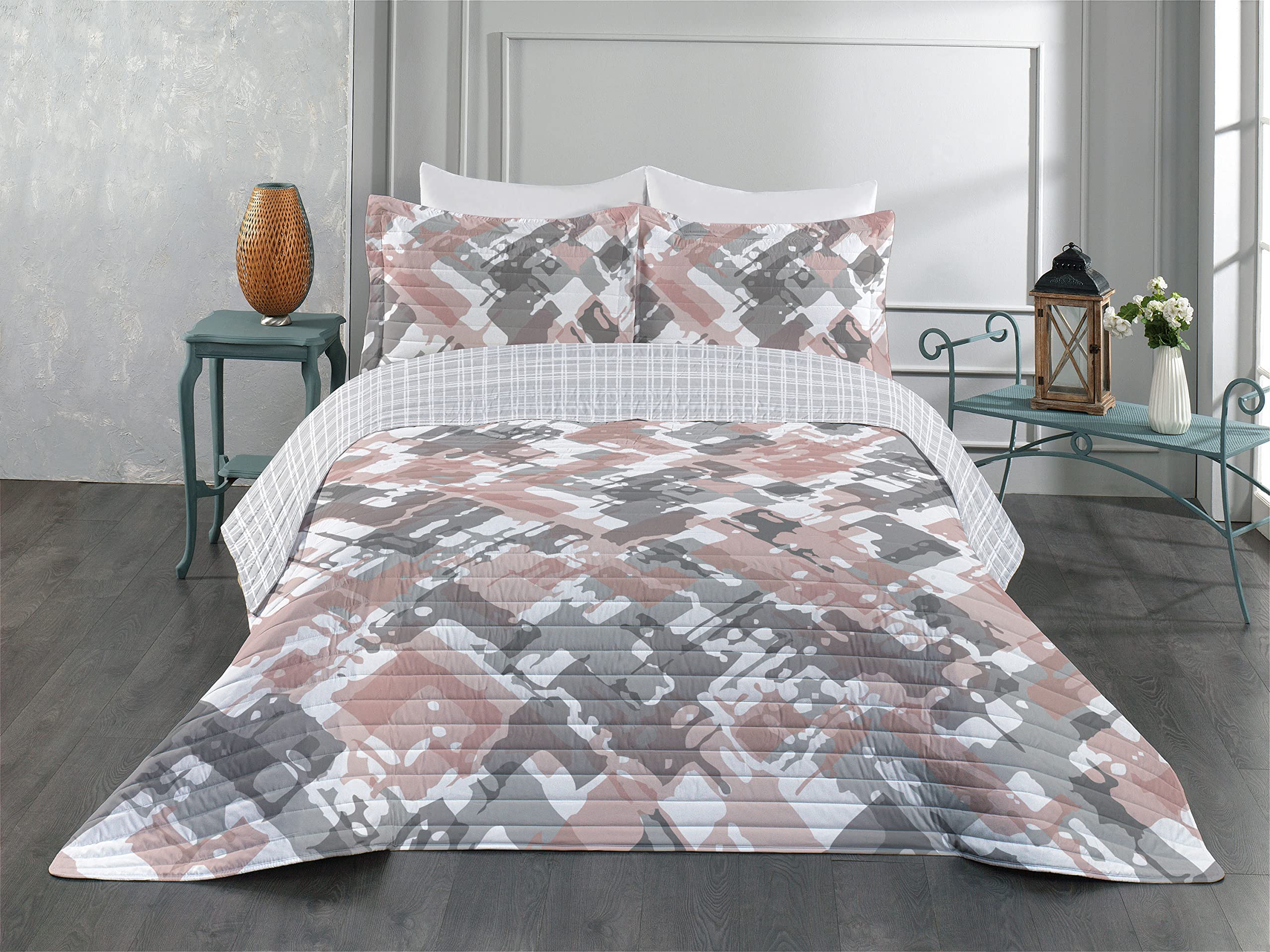 Ambesonne Reversible Queen Size Bedspread Set - Abstract Geometric Watercolor Brushstroke Design in Pale Salmon | Microfiber Comforter & Pillow Shams | Grunge Modern Bedroom Decor for Teens & Adults | Perfect for Guest Rooms, Dorms & Master Bedrooms