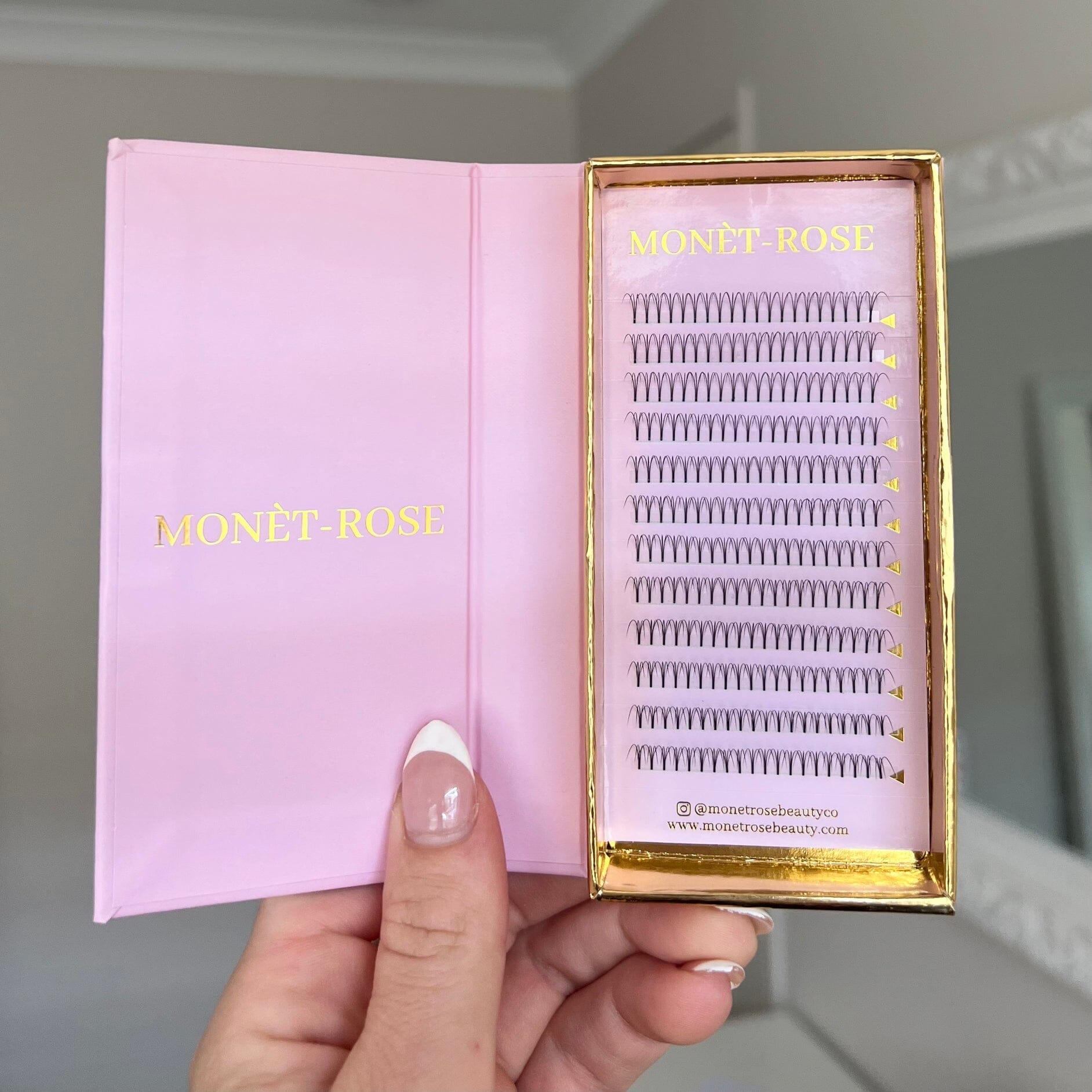 3D Short Stem D Curl 0.10 False Eyelashes - Natural & Voluminous Look for Daily Wear, Parties & Special Occasions