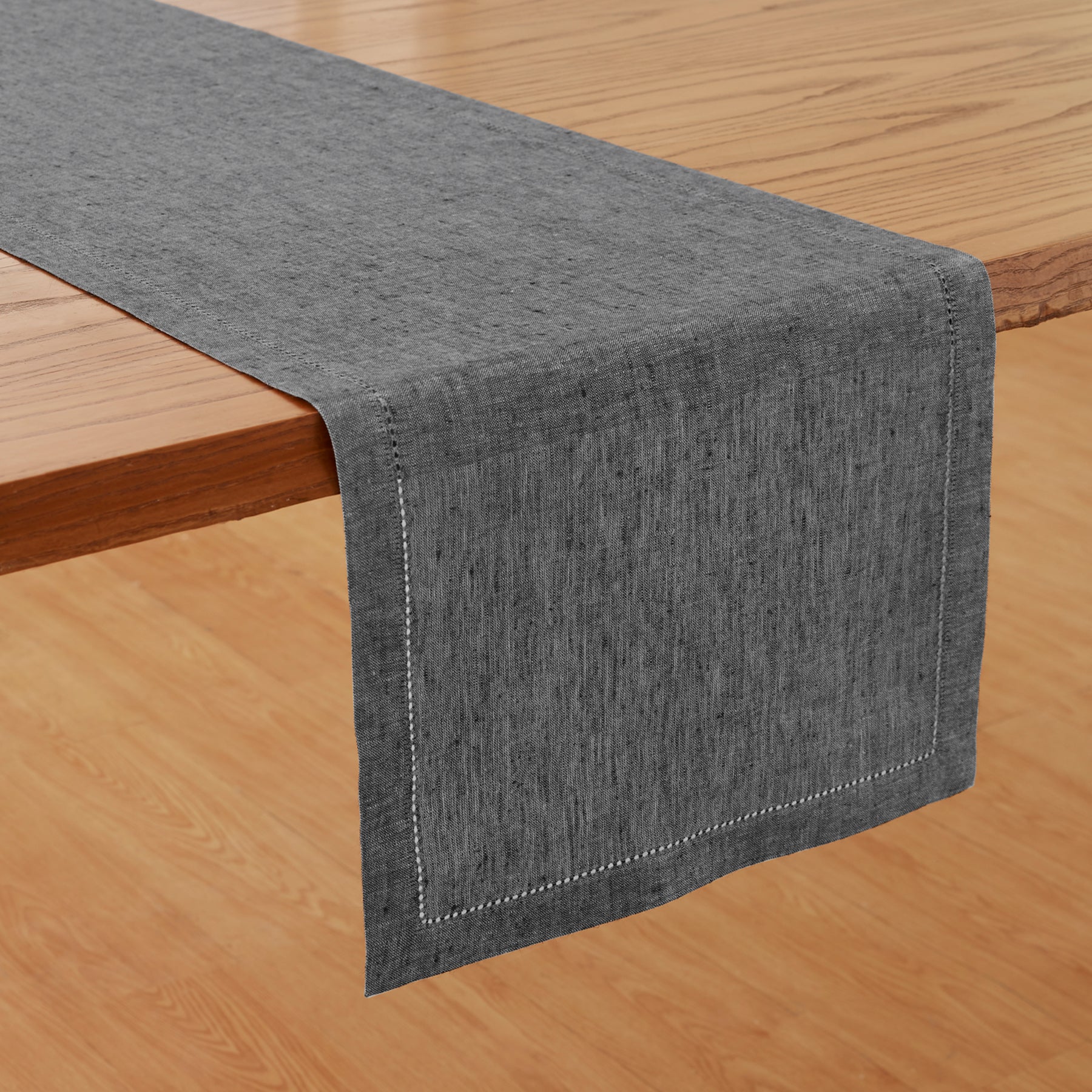 Elegant Milan Table Runner for Dining Room Decor - Perfect for Weddings, Parties, and Holiday Tablescapes