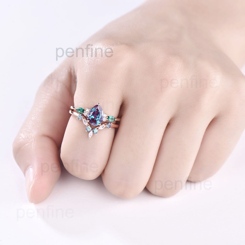 2Pcs Unique Vintage Alexandrite Wedding Ring Set - Oval Cut Rose Gold Alexandrite & Emerald Engagement Rings for Women - Perfect for Bridal, Anniversary & Romantic Gifts