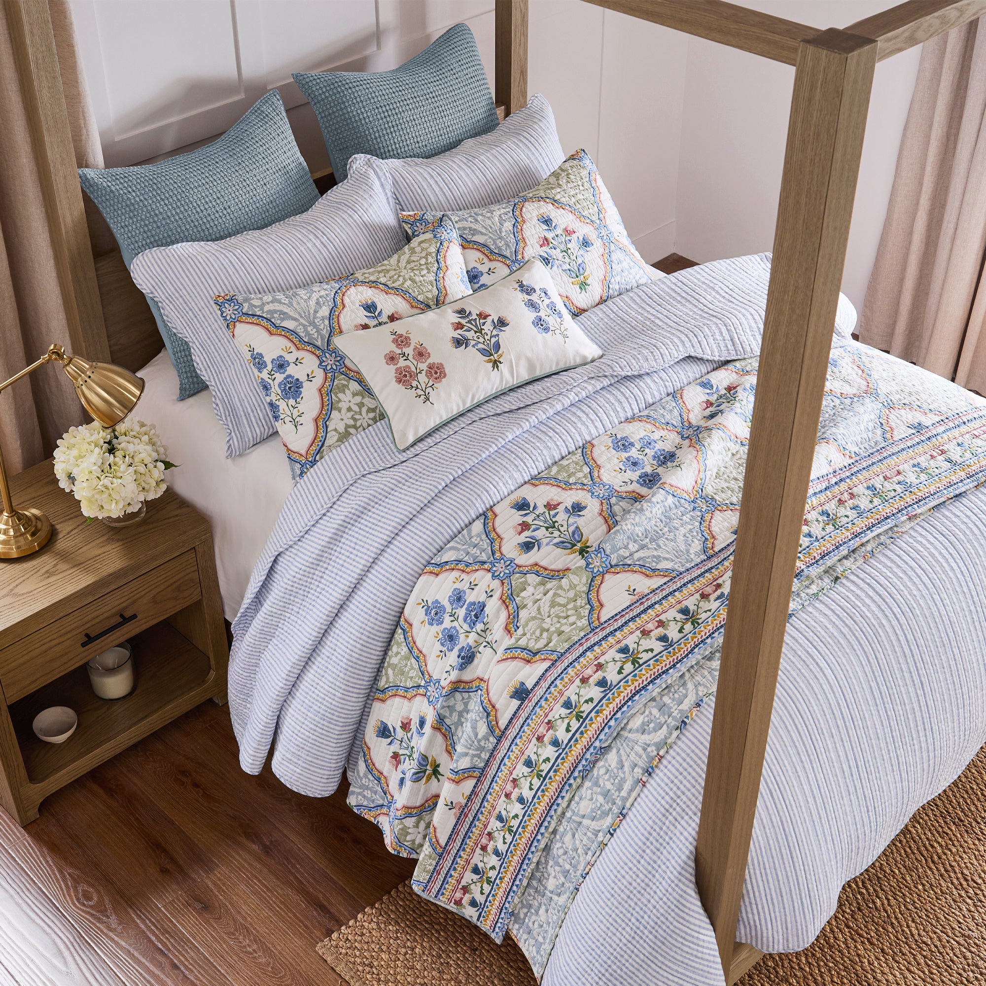 Cozy Zoey Dorm Quilt - Soft Twin Size Bedspread for College Students | Perfect for Dorm Rooms, Sleepovers & Study Sessions