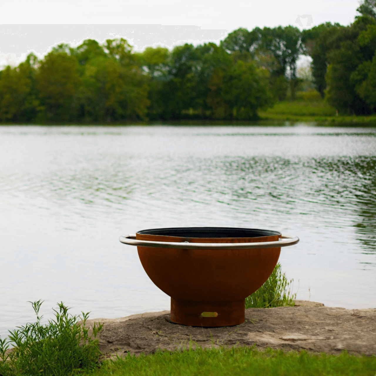 Bella Luna Outdoor Metal Fire Pit Bowl - Portable & Rust-Resistant for Backyard, Patio, Camping & Bonfire Nights