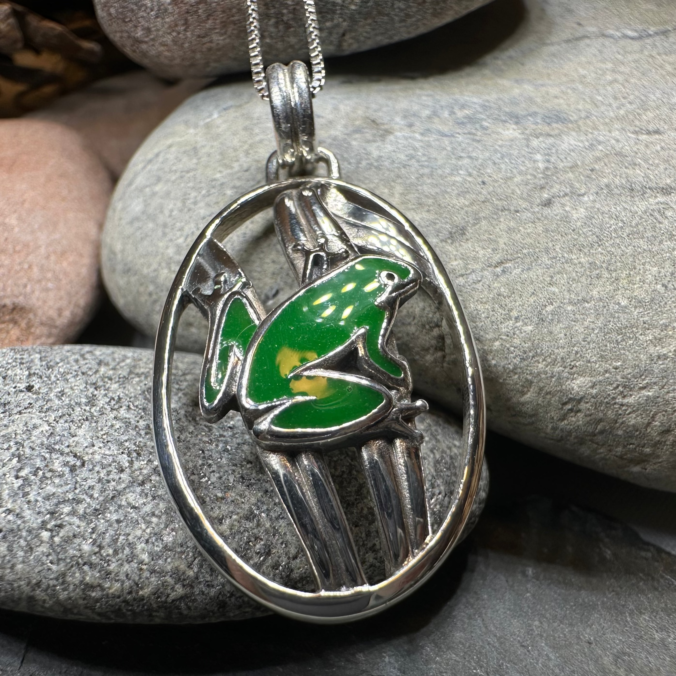 Enamel Frog Necklace - Cute Animal Jewelry for Women, Handmade Frog Pendant Necklace, Unique Gift for Her - Perfect for Casual Wear, Parties & Nature Lovers