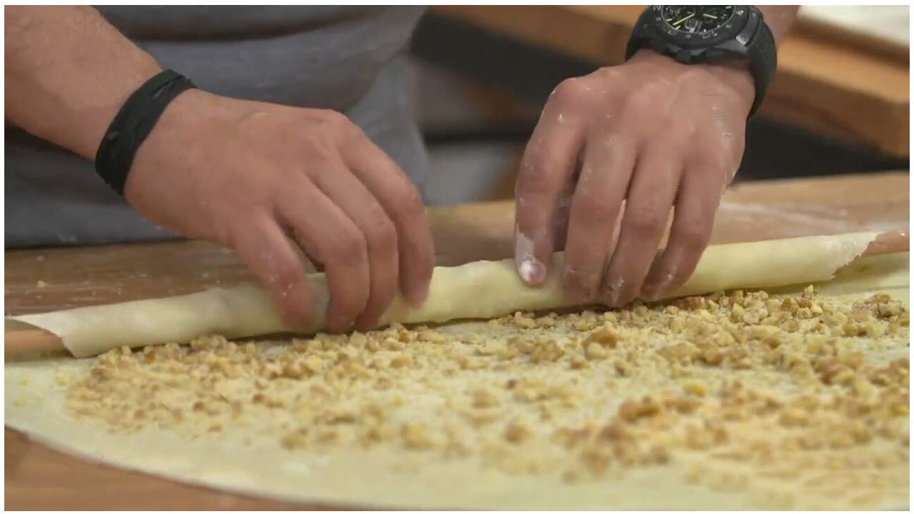 Premium Hardwood Rolling Pin for Baking - 31 Inch Dough Roller for Pizza, Pasta, Pastry & Cookies - Heavy Duty Kitchen Utensil with Sturdy Handle - Perfect for Home Bakers & Professional Chefs