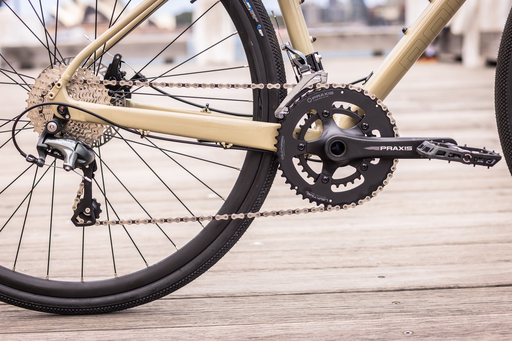 Polygon Path X4 Gravel Bike - Lightweight Aluminum Frame, Disc Brakes, Versatile for Road & Off-Road Cycling - Perfect for Commuting, Adventure Riding & Fitness Training
